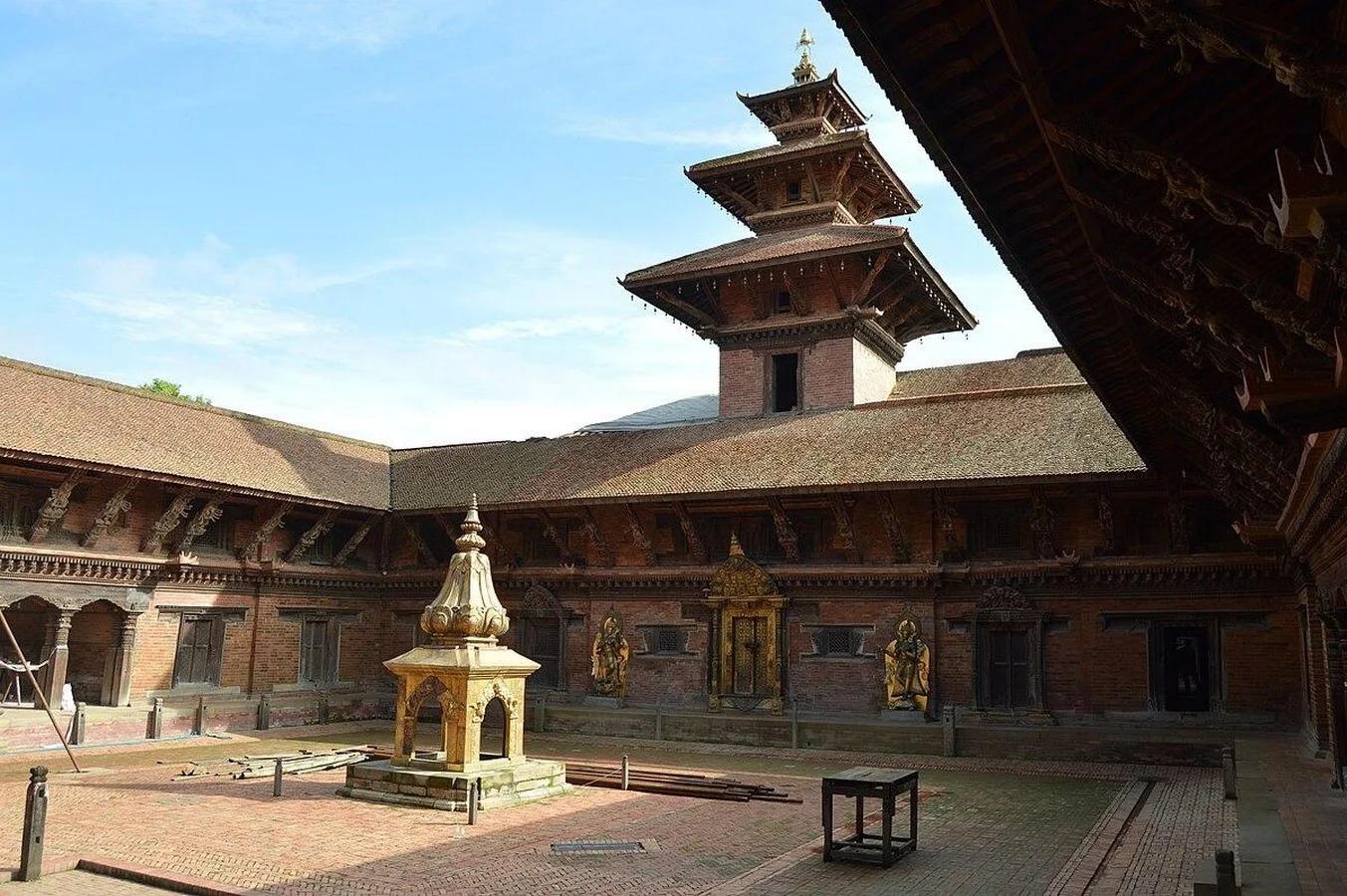 Bhaktapur: Newari Courtyard 2