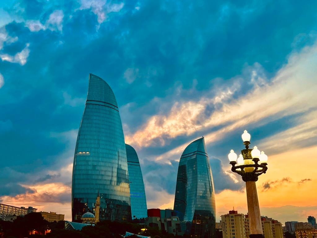 Baku by Night: Funicular, Old City & Tea Tasting Tour