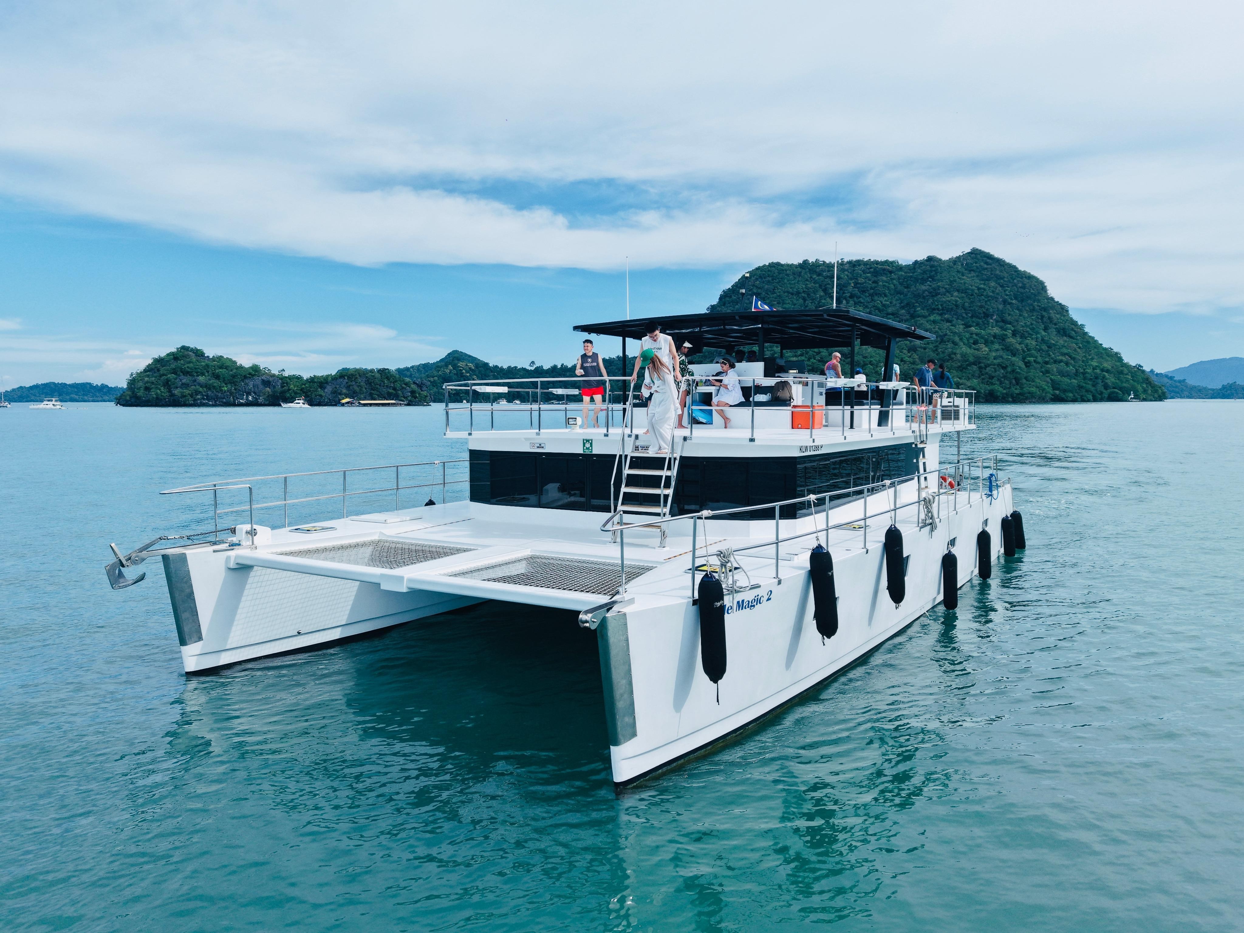 Langkawi Sunset Cruise: Standard with Dinner & Open Bar
