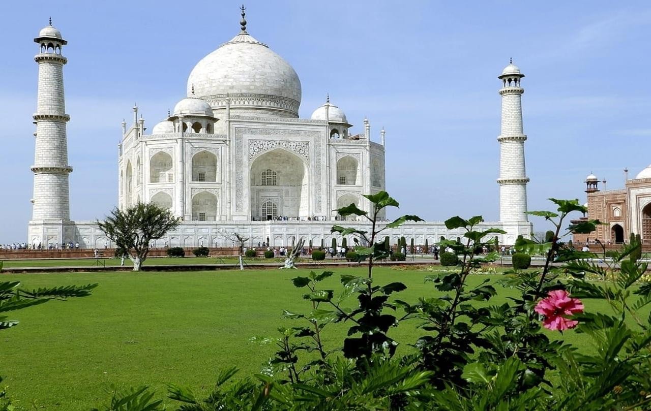 From Delhi: Sunrise Taj, Agra Fort & Baby Taj with Tuk-Tuk 3