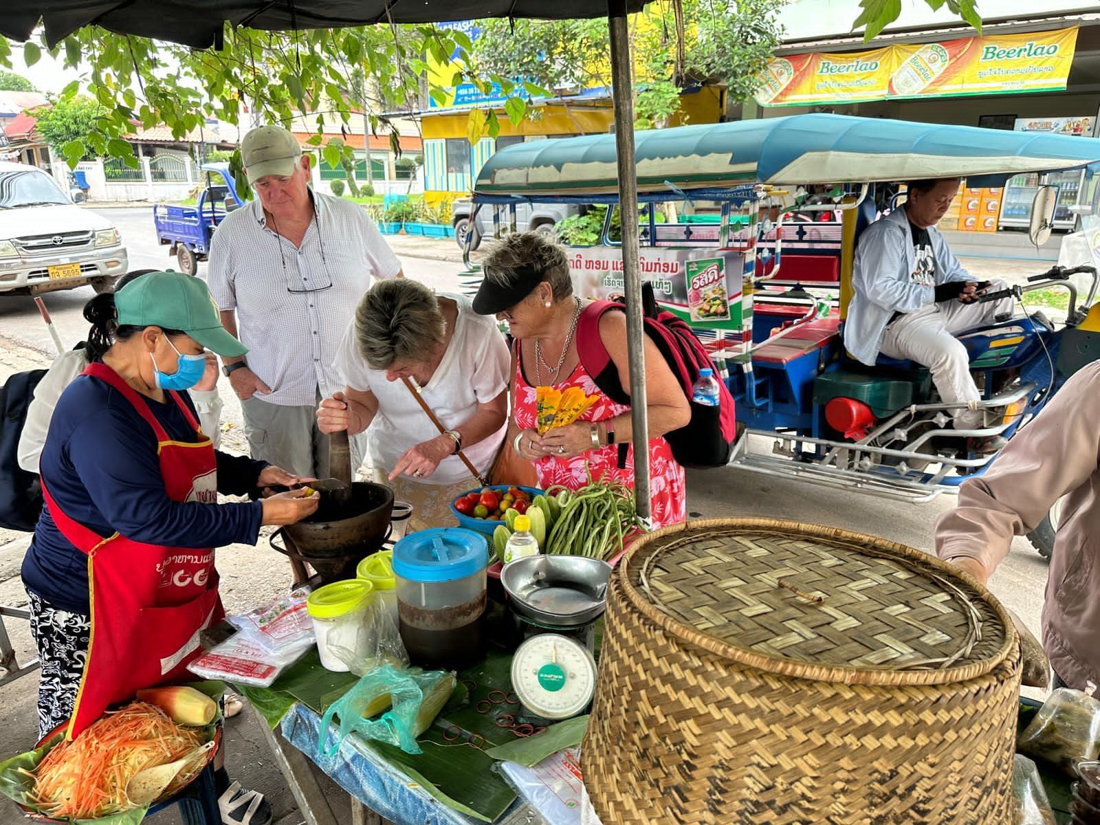 Vientiane: Guided Foodie & Culture Tour with Tastings