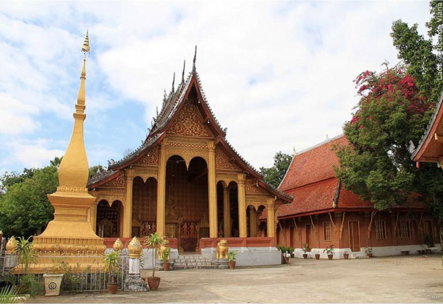 Luang Prabang: 2-Day Private Tour with Airport Transfers