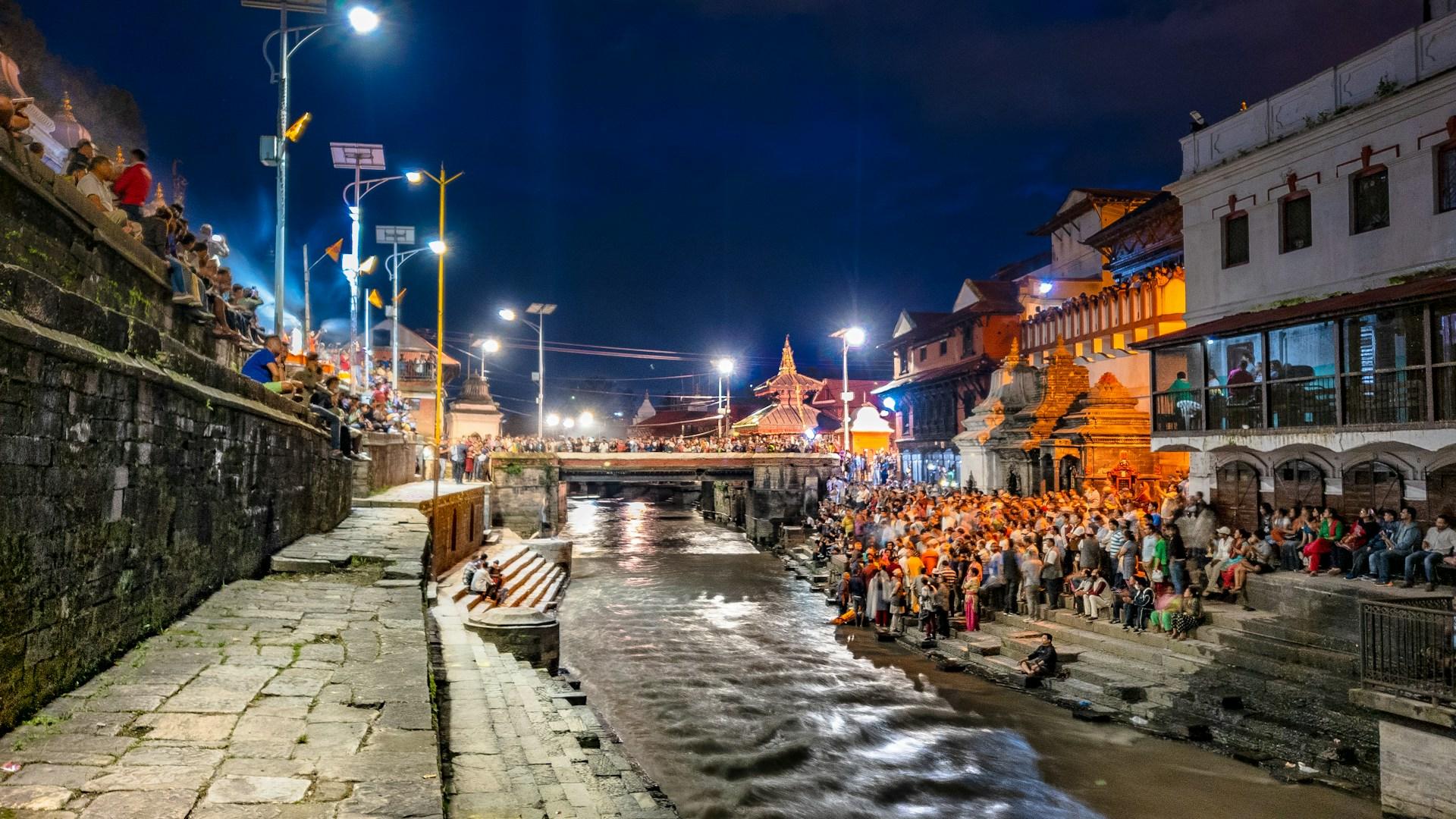 Kathmandu: Pashupatinath Temple Evening Aarati Tour