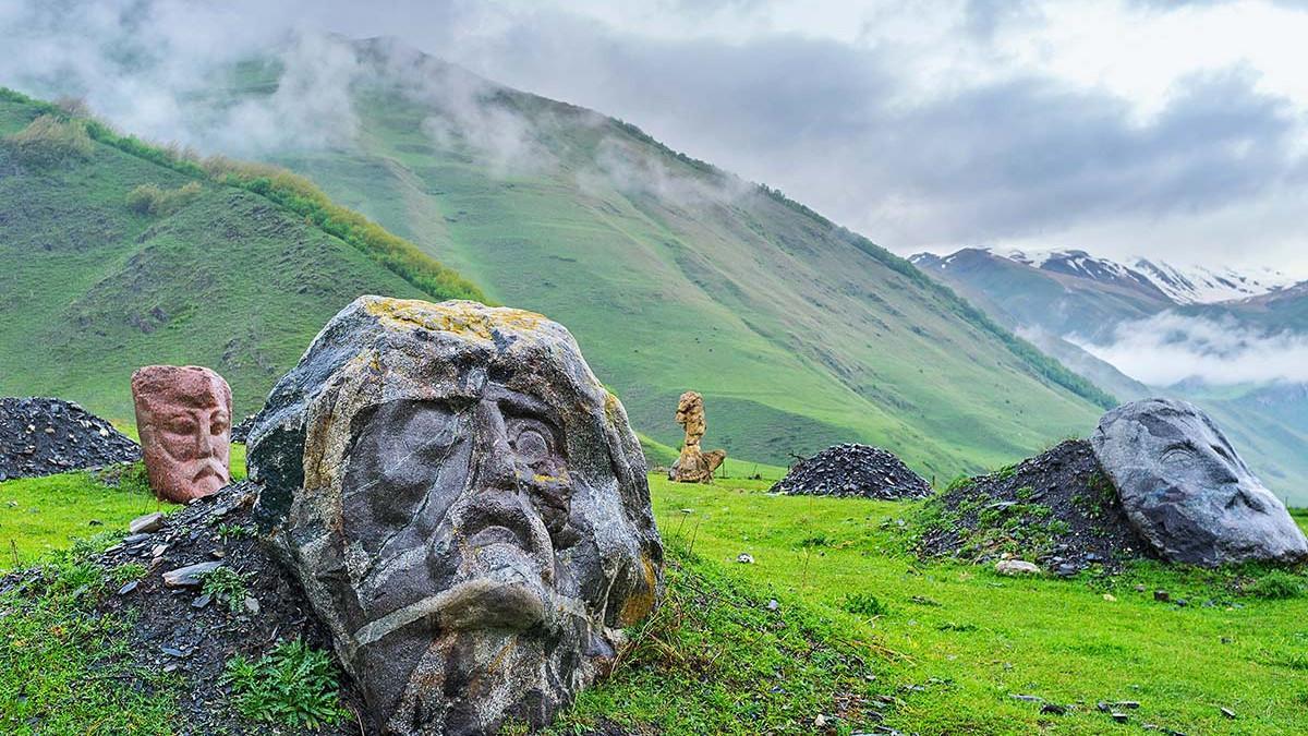 From Stepantsminda:Sno stone & Truso Day Trip with Driver 2