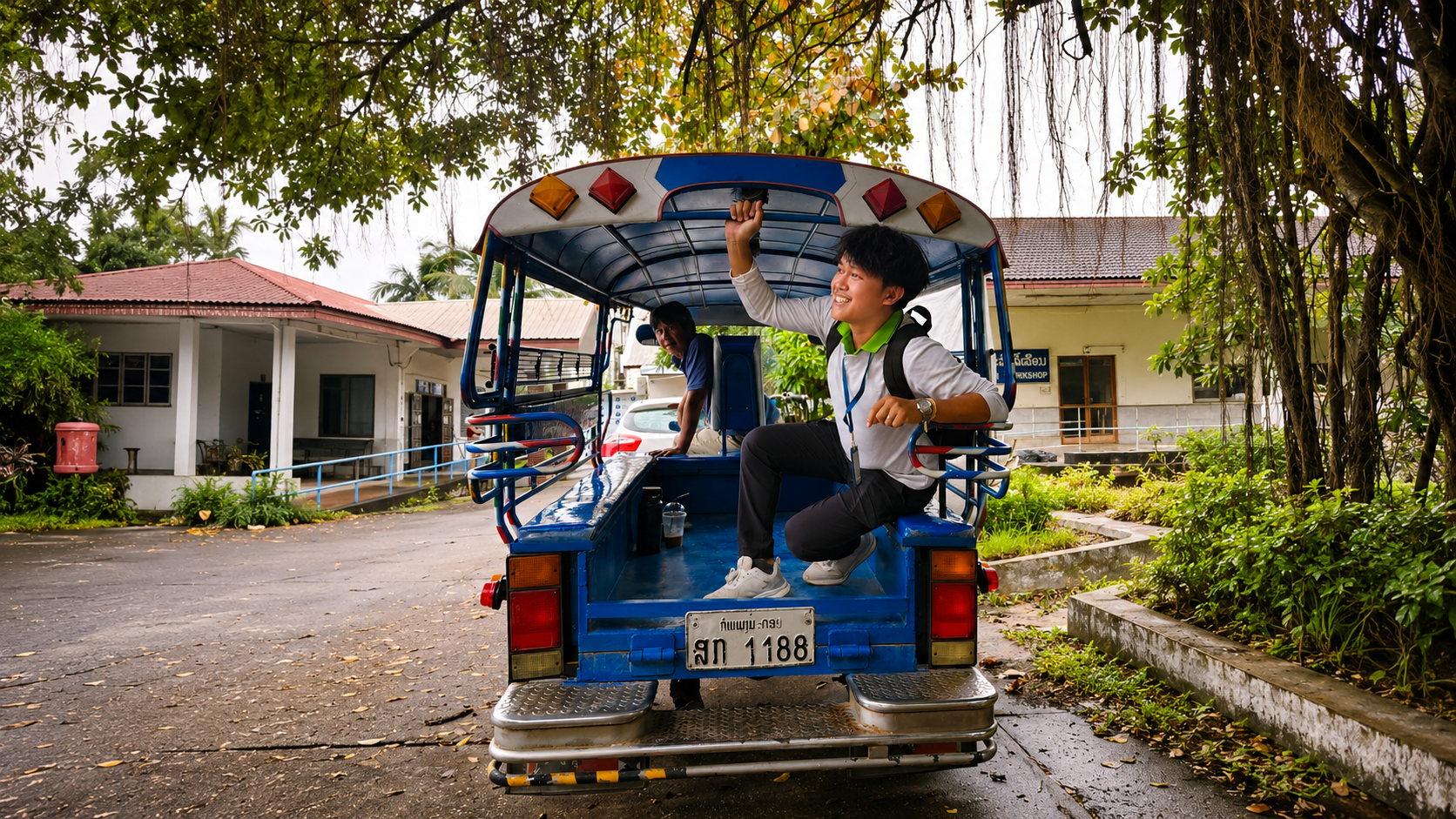 Vientiane: Guided City Tour by Tuk-Tuk with Entry Tickets