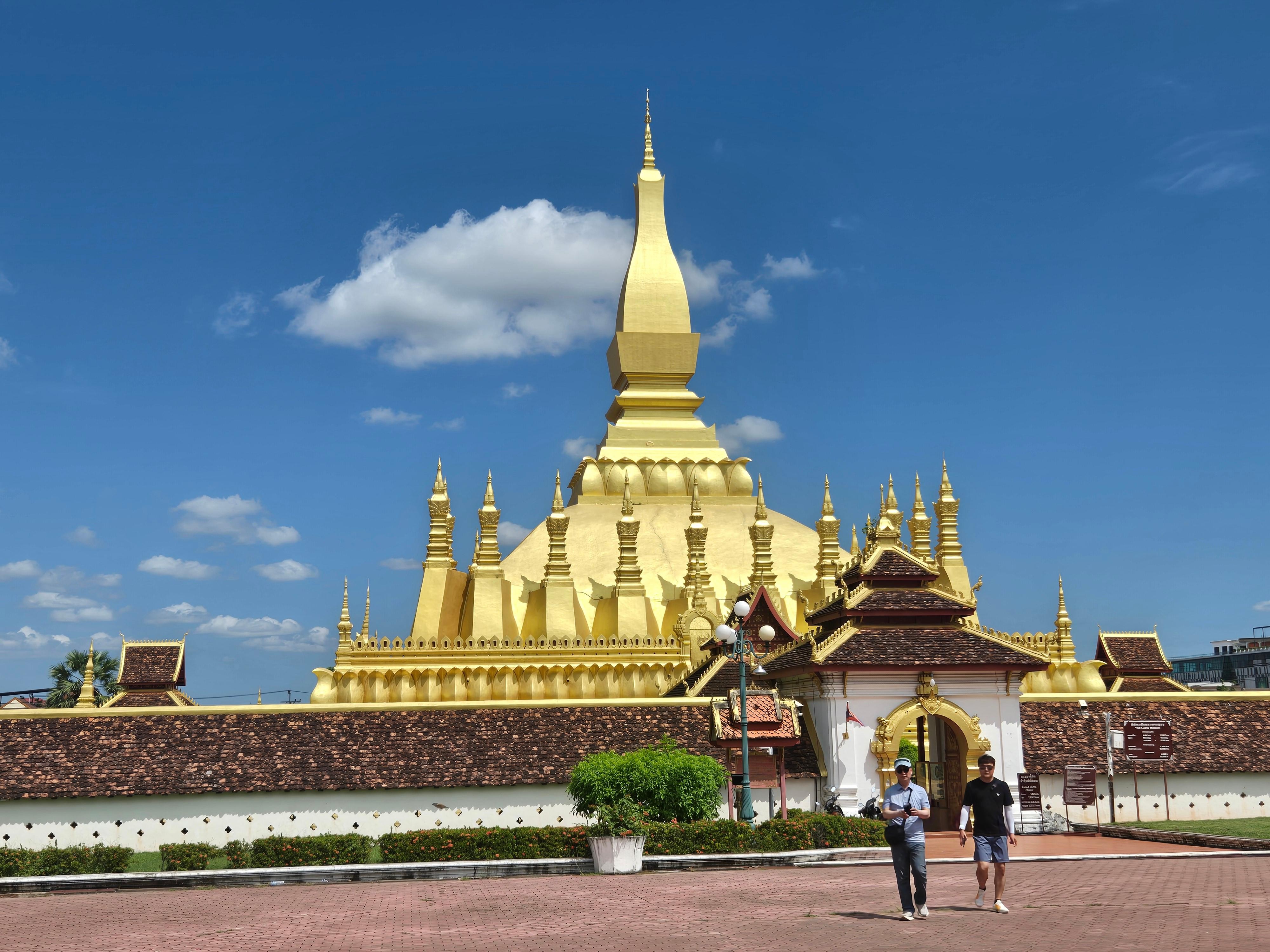 Vientiane: Half-Day City Tour with Patuxai and Lao foods 3