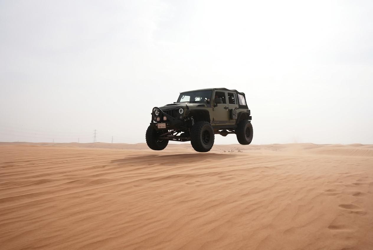 Riyadh: Private 4x4 Desert Safari, Sandboarding & Sunset