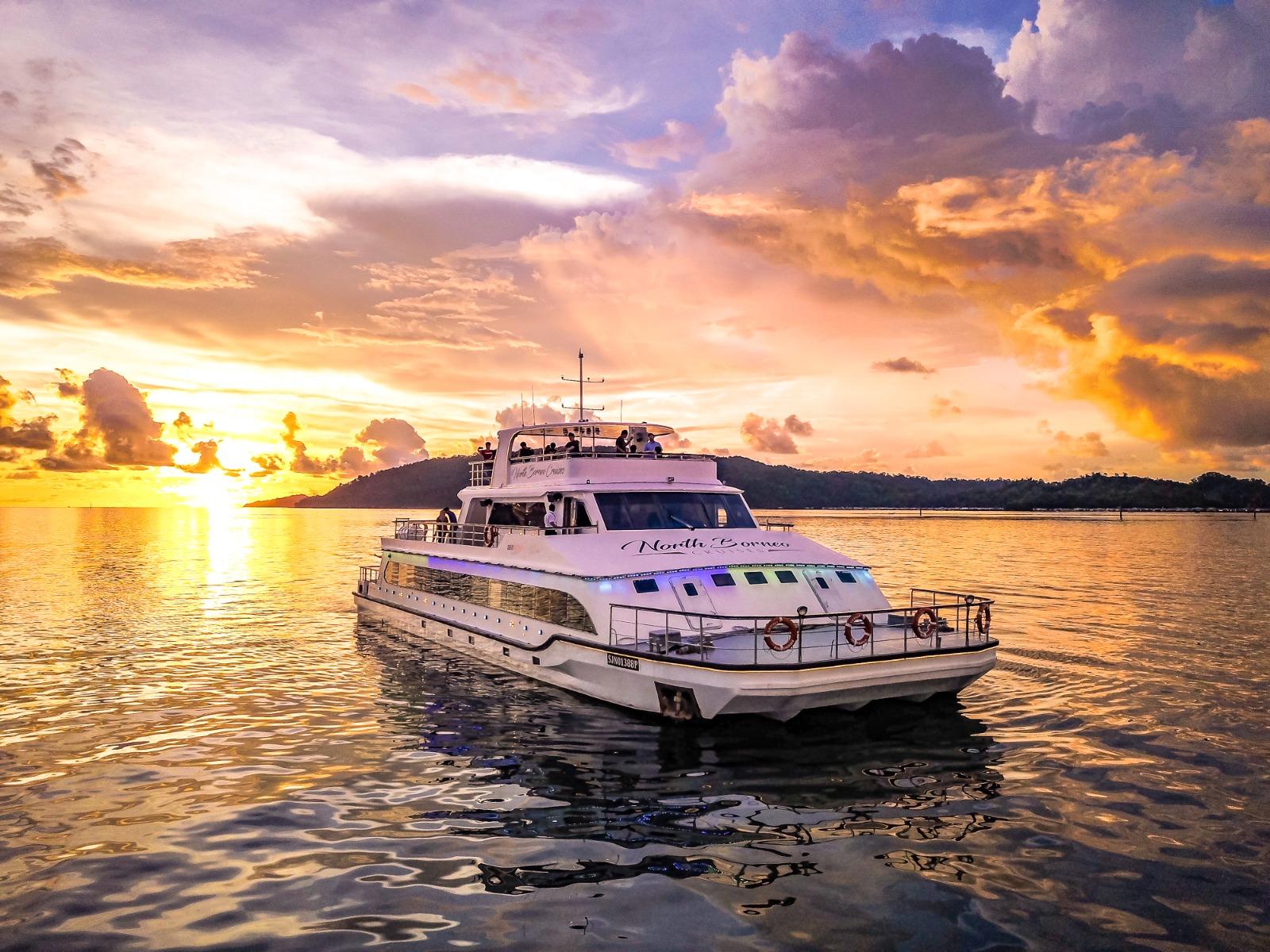 Kota Kinabalu: North Borneo Sunset Dinner Cruise