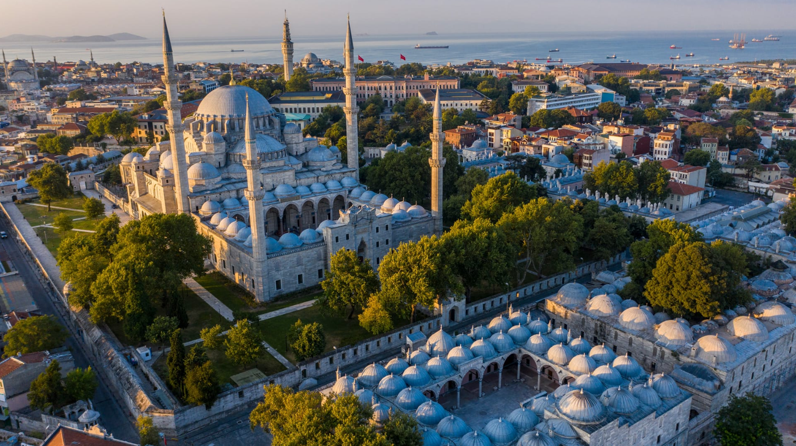 Istanbul: Dolmabahçe Palace & Bosphorus Cruise with Lunch