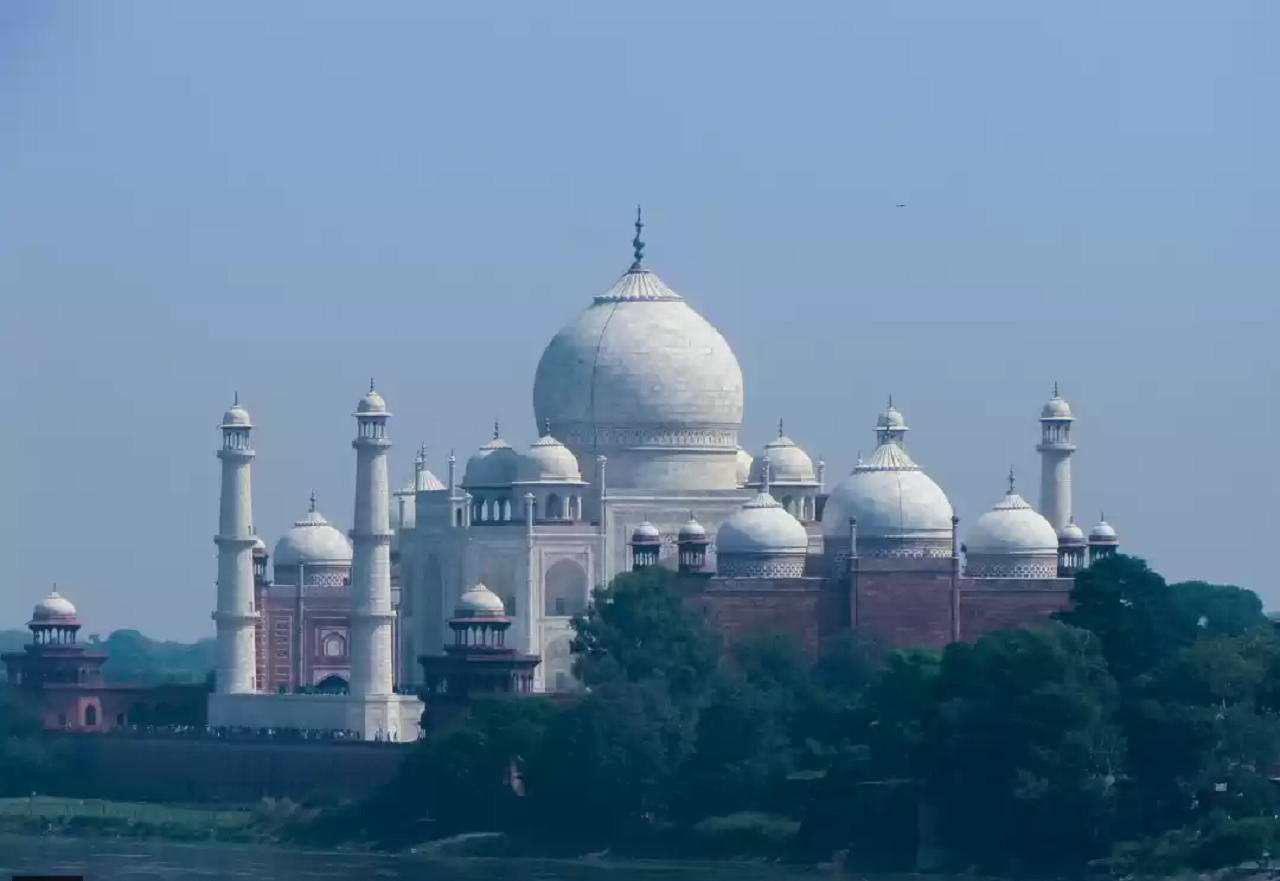 Taj Mahal Moonlight Viewing Tour from the Yamuna River Side 3