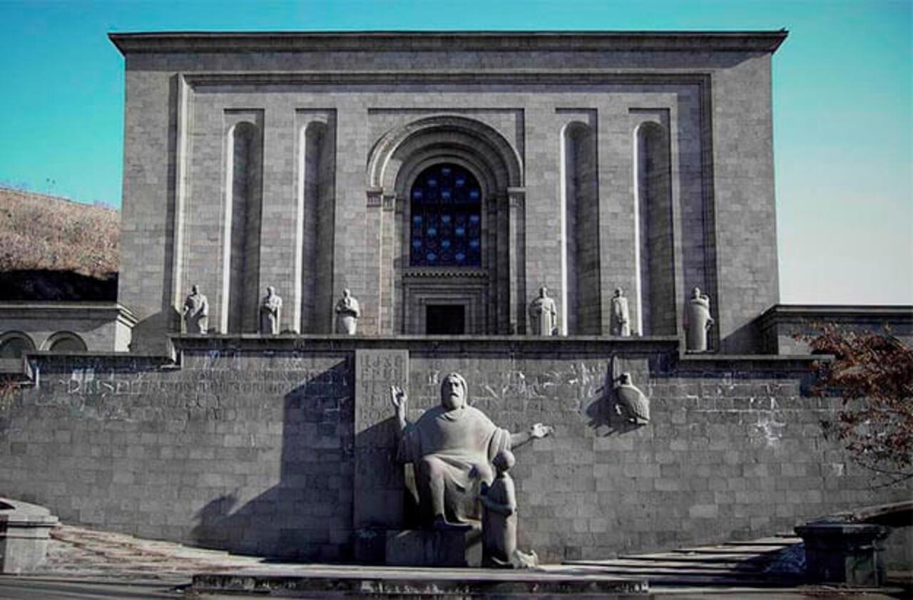 Erebuni, Matenadaran & Tsitsernakaberd Tour 3