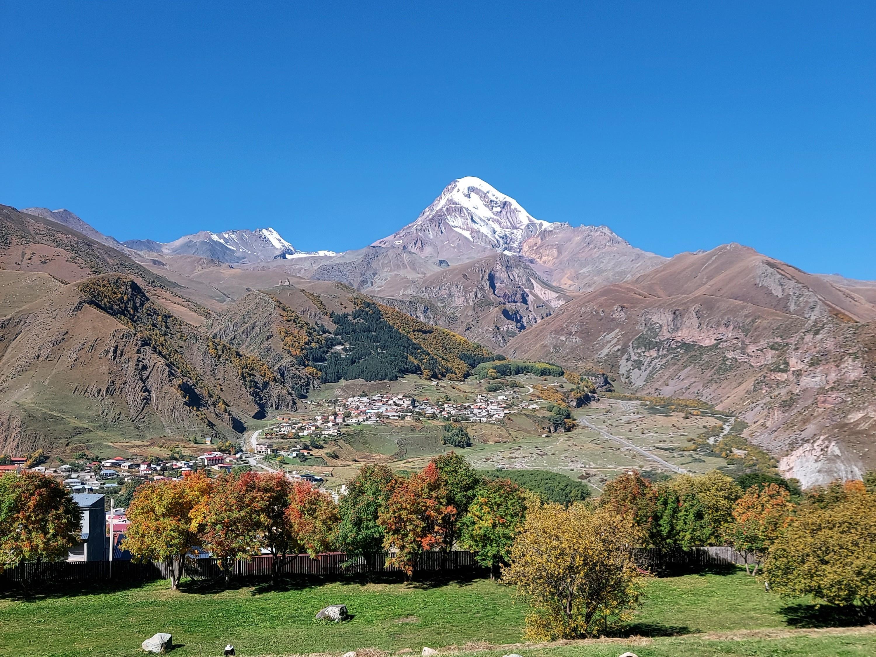 Tbilisi: Kazbegi Day Trip with Khinkali Masterclass 2