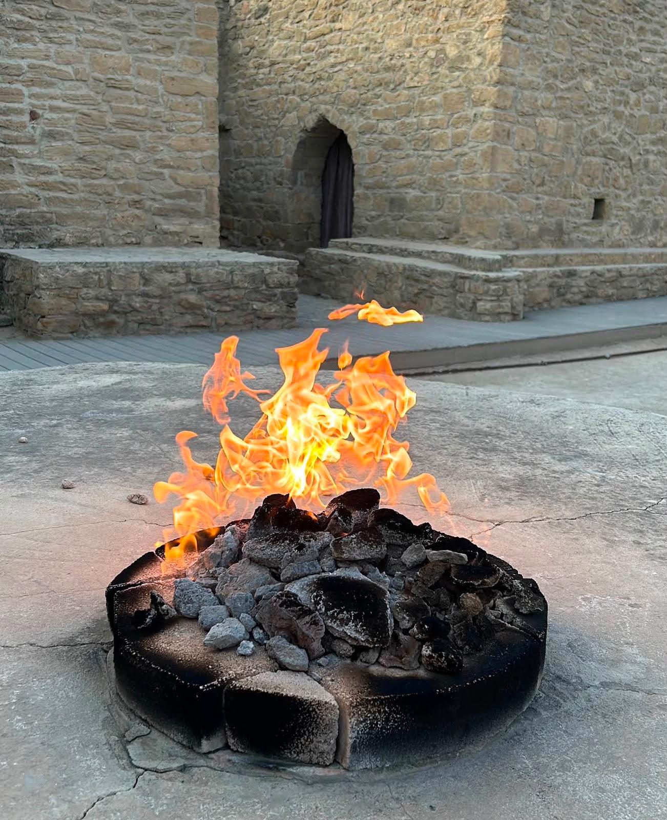 From Baku: Private Tour of Yanar Dag & Balakhani Village 3