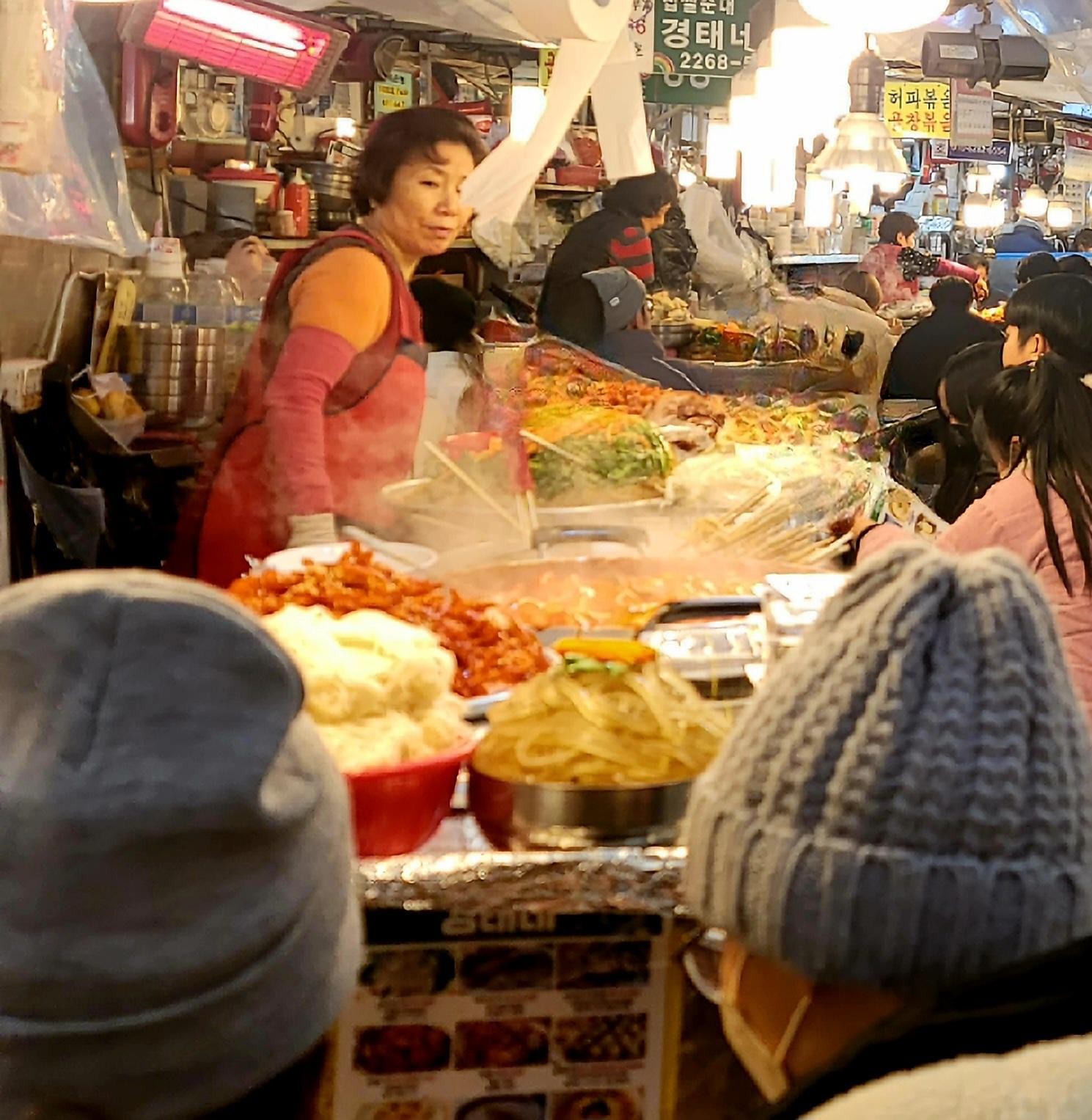 Seoul: Private Herbal Tea & Traditional Market Walking Tour 3