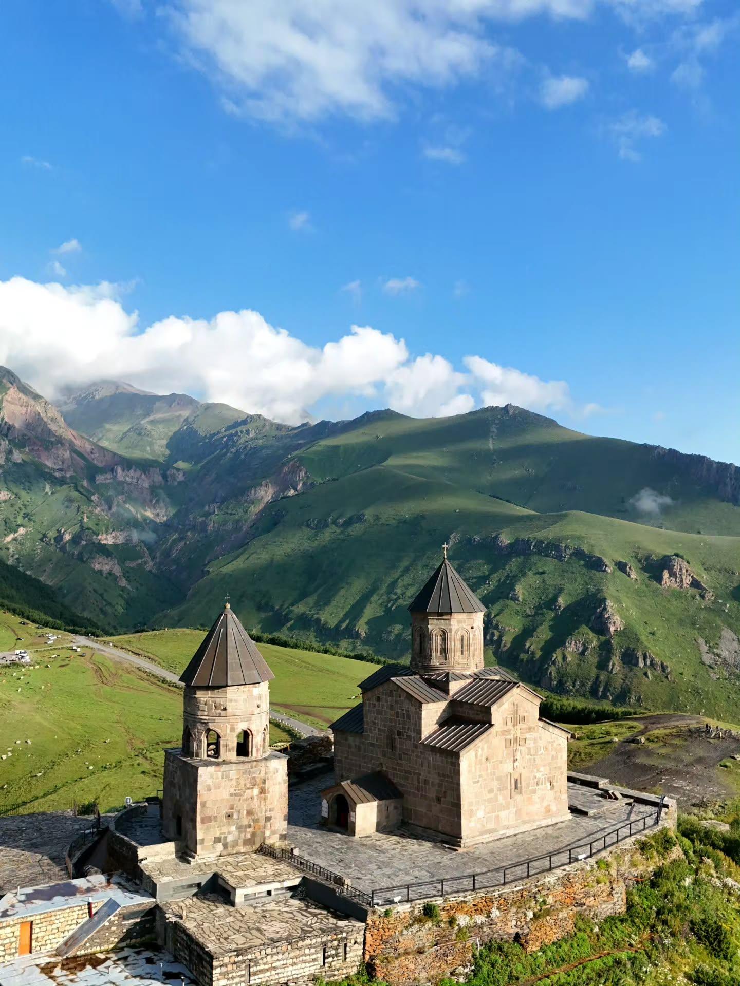 Stepantsminda: Gergeti Trinity Church 4x4 Jeep Tour 2
