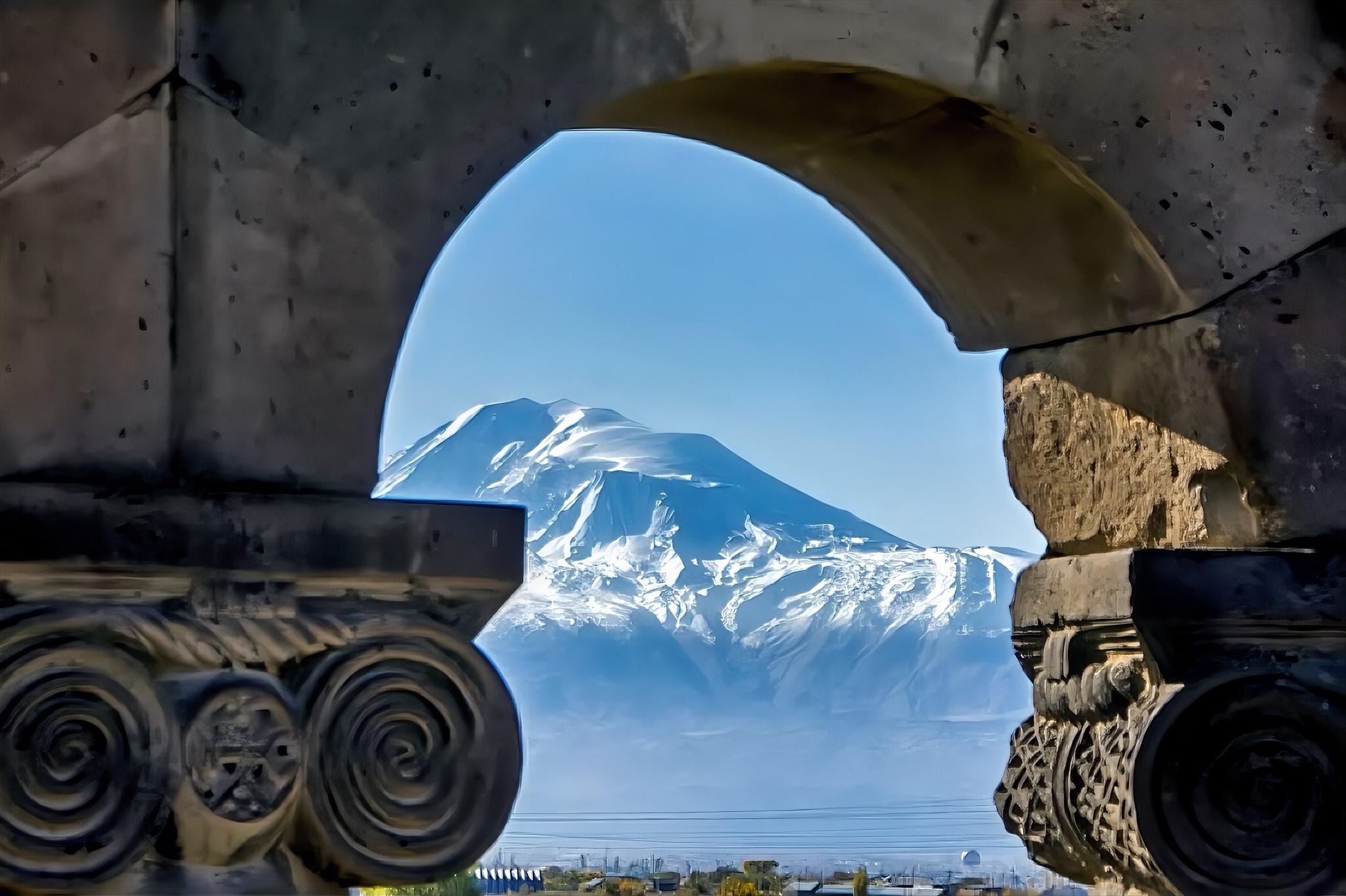 Yerevan: Khor Virap, Garni, Geghard, Echmiadzin & Zvartnots 2