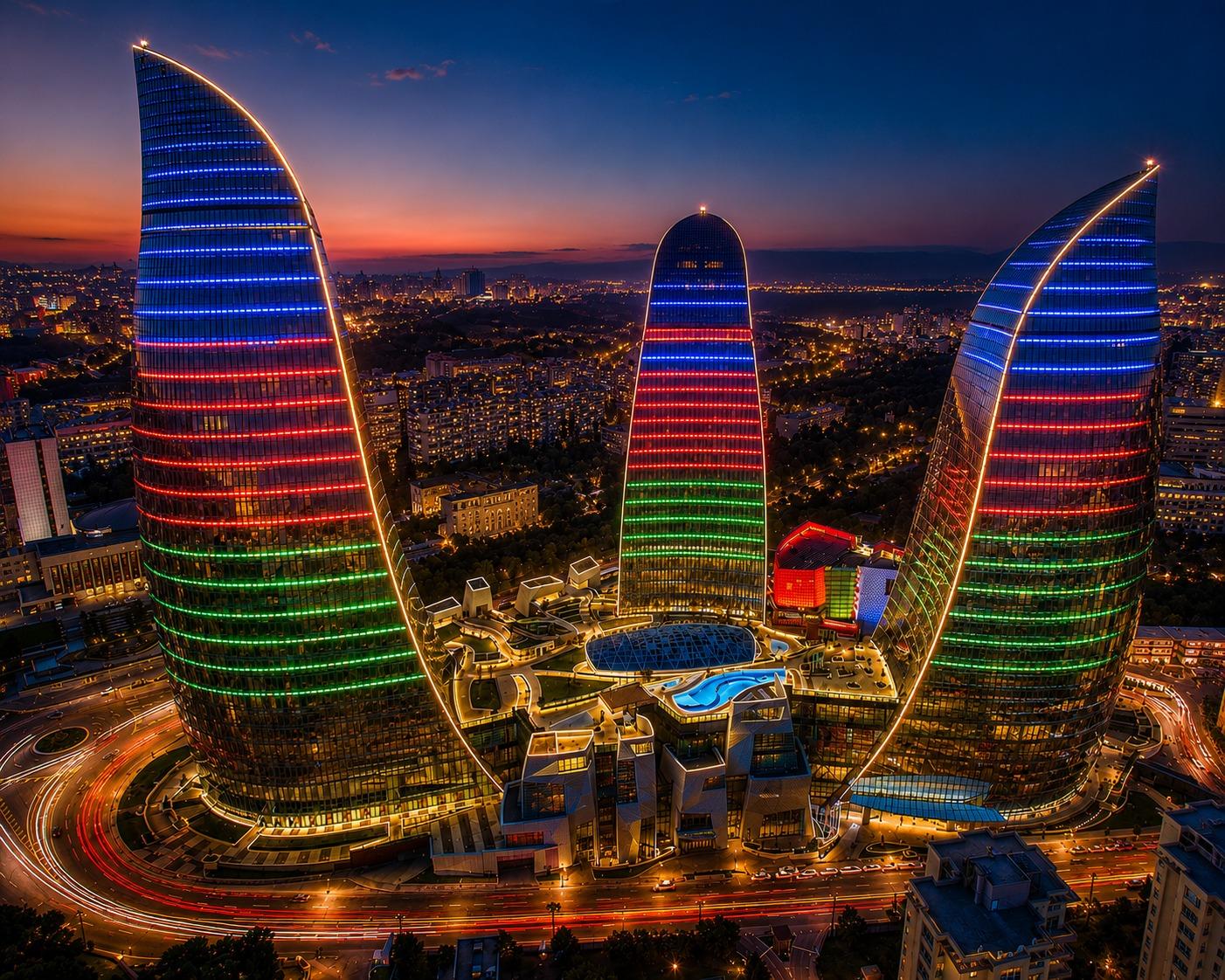 Baku: Evening City Tour with Highland Park Viewpoint