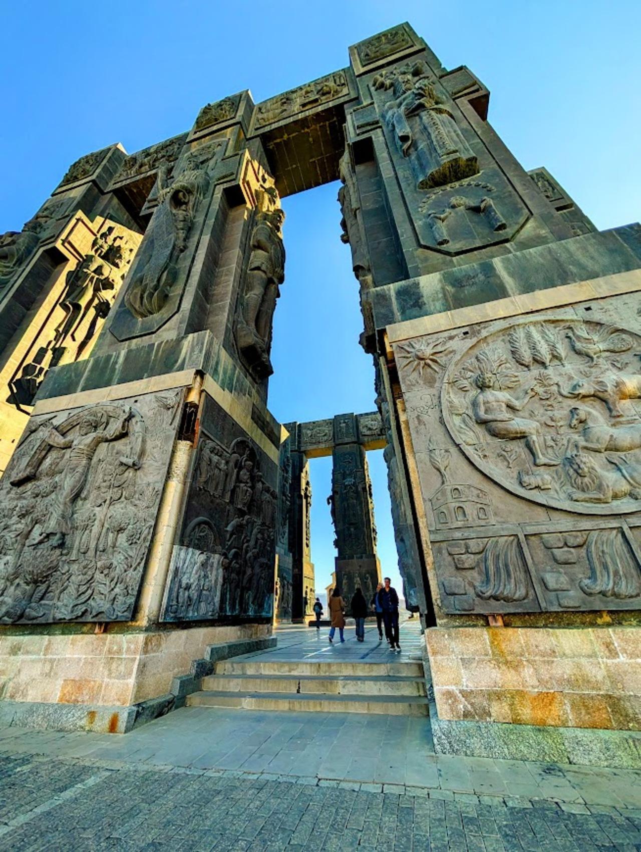 Tbilisi: Mtskheta, Jvari, Chronicles, Sameba Church & Wine 2