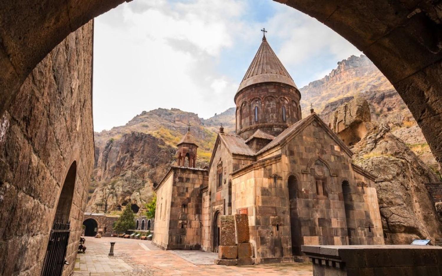 Yerevan: Khor Virap, Garni, Geghard, Echmiadzin & Zvartnots 3