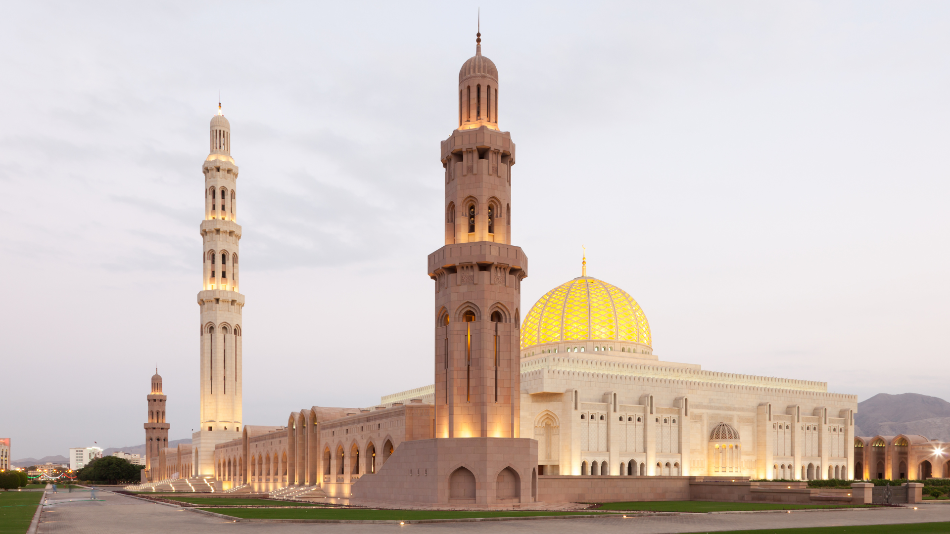Muscat: 8-Day Best of Oman Tour w/ Stay and Adventures