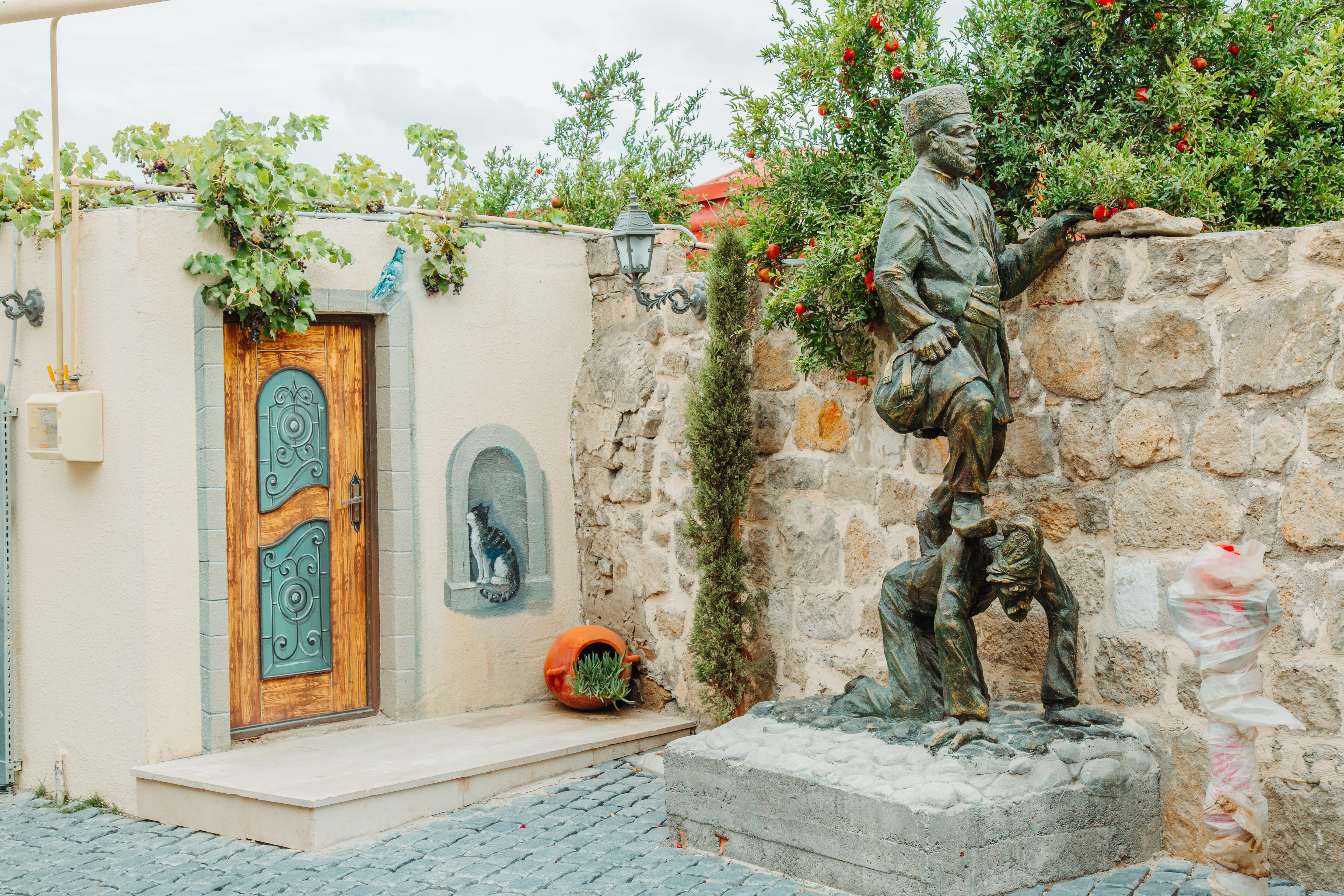 Baku: Private Balakhani Old Town Tour