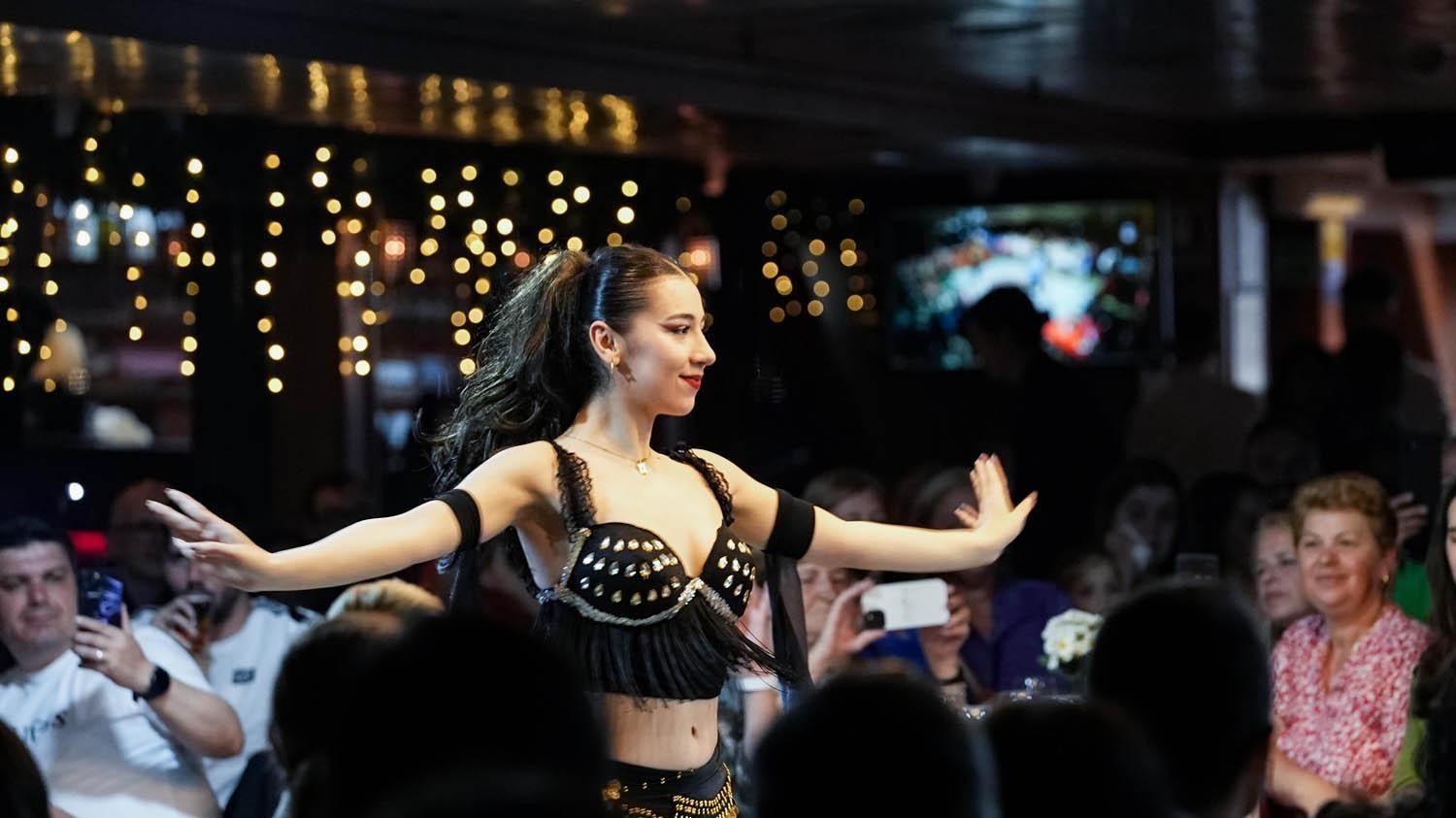 Istanbul: Bosphorus Dinner Cruise with Turkish Night Show