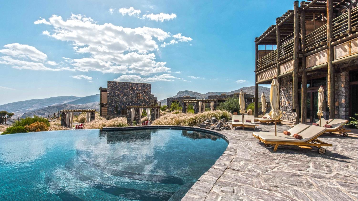 Muscat: Private Transfer to/from Jabel Akhdar & Alila Resort