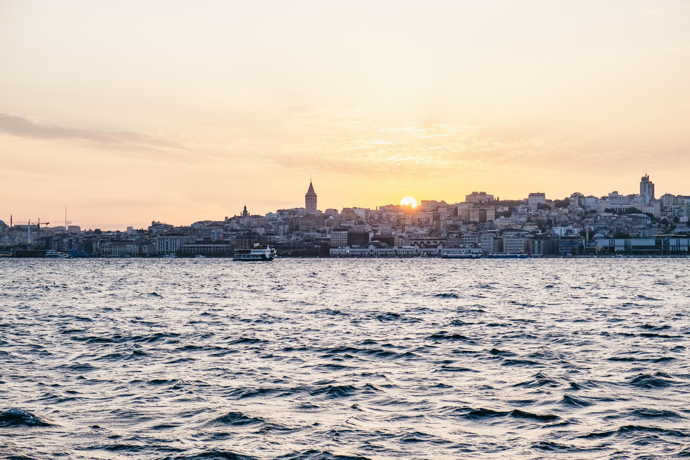 Istanbul: Bosphorus Sunset Cruise on a Luxury Yacht 2