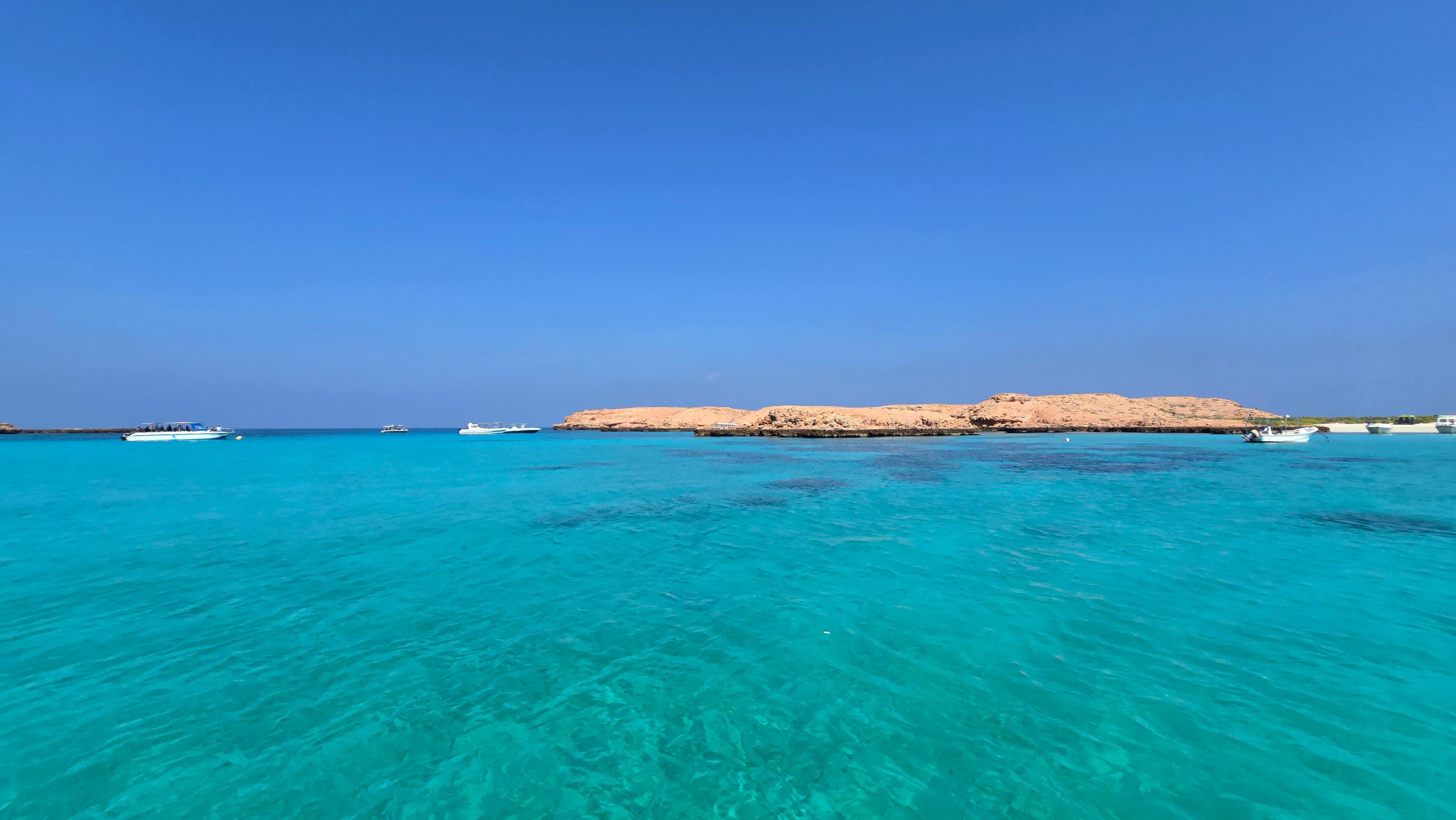 Muscat:Daymaniat Islands Boat Trip with Snorkeling and Lunch 2
