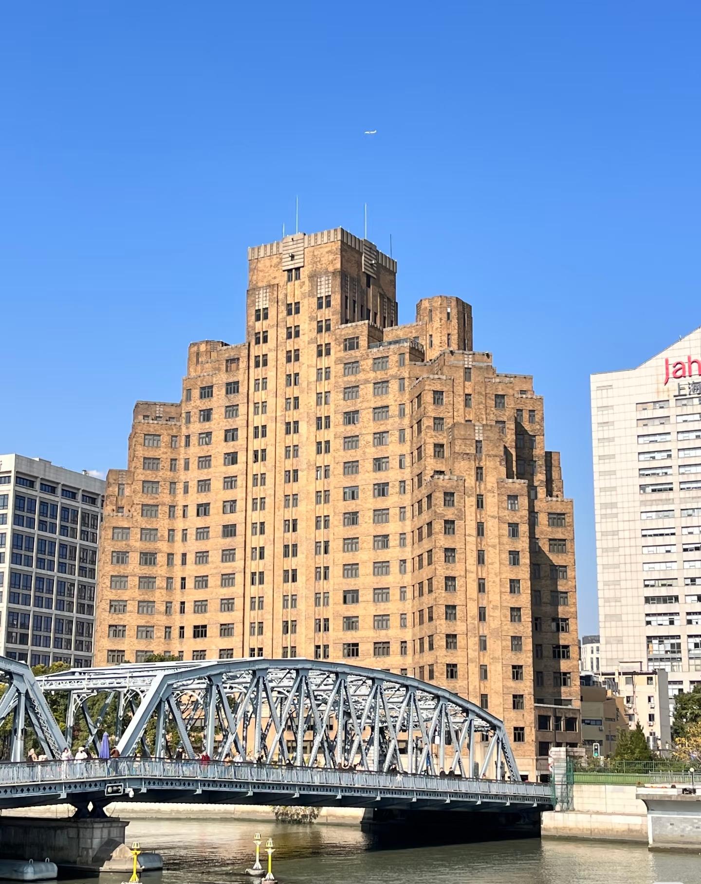 Shanghai: Bund & Nanjing Rd Tour with Romance Show Ticket 2