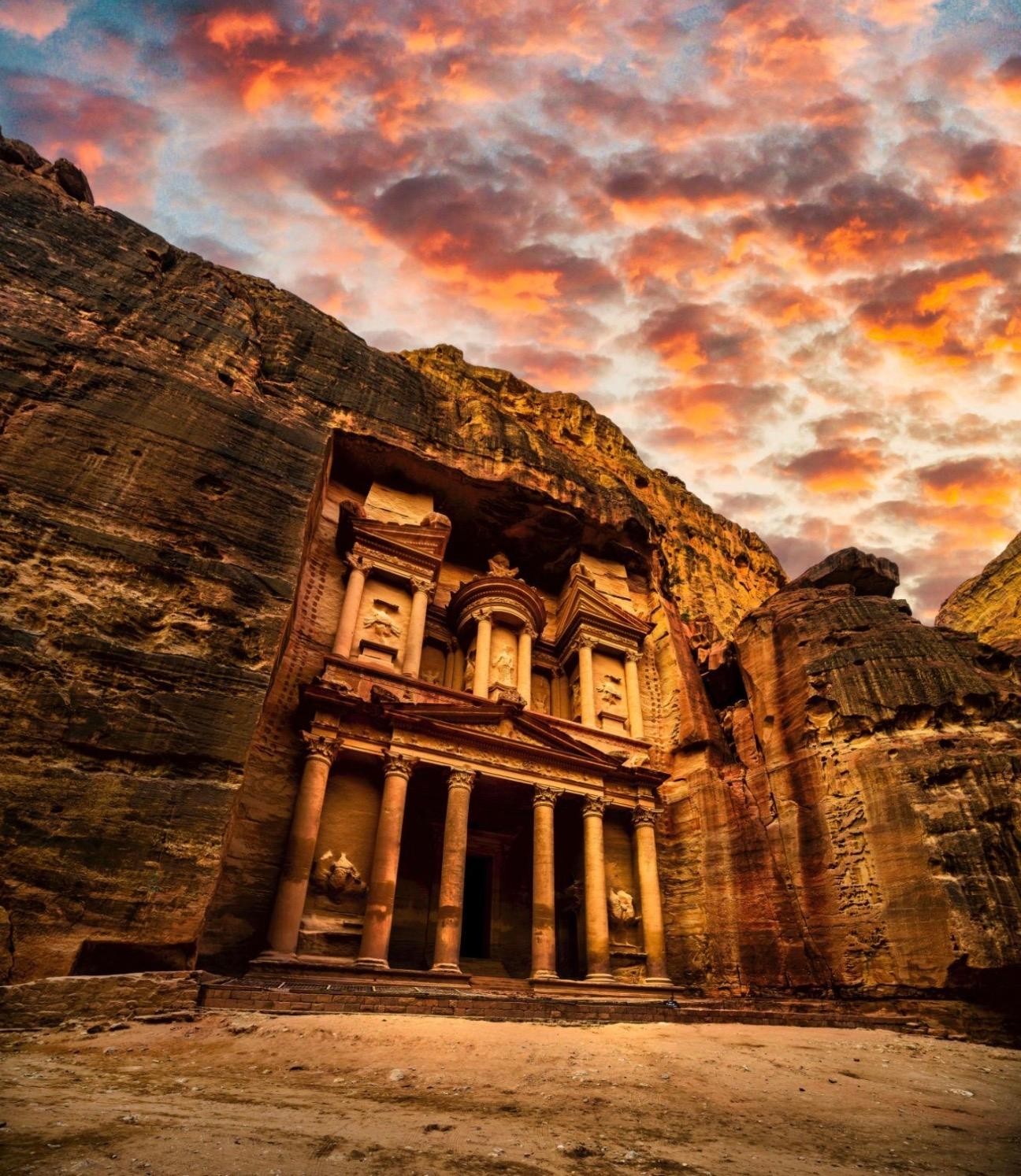 Amman: 2-Day VIP Wadi Rum Martian Tent & 4x4 & Petra Tour 3