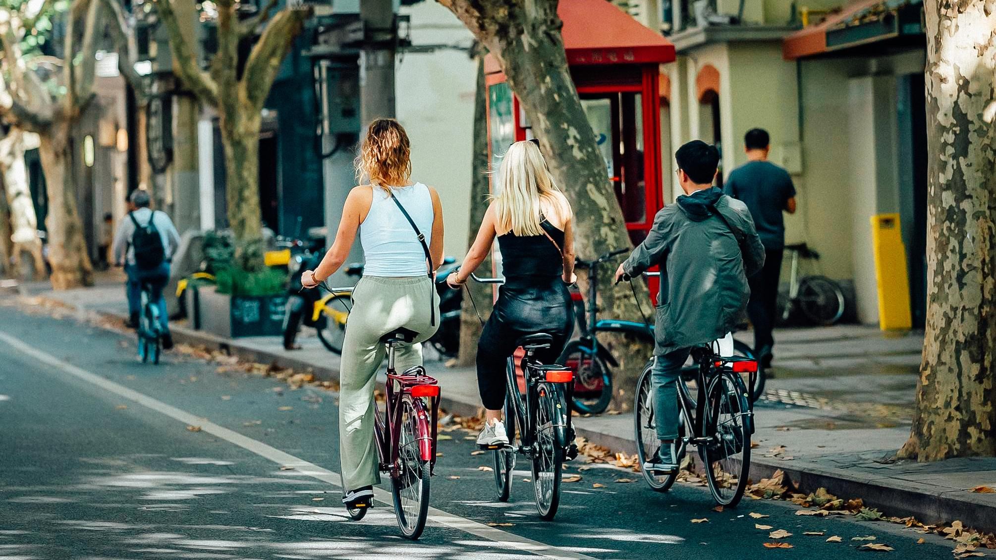 Shanghai: Half-Day Guided Bike Tour with Snacks