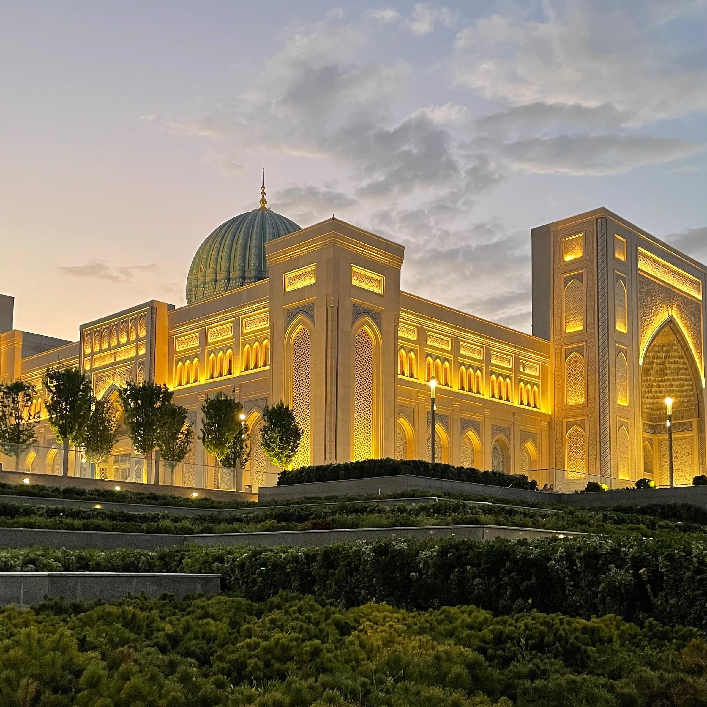Tashkent: Private Walking and Metro City Tour