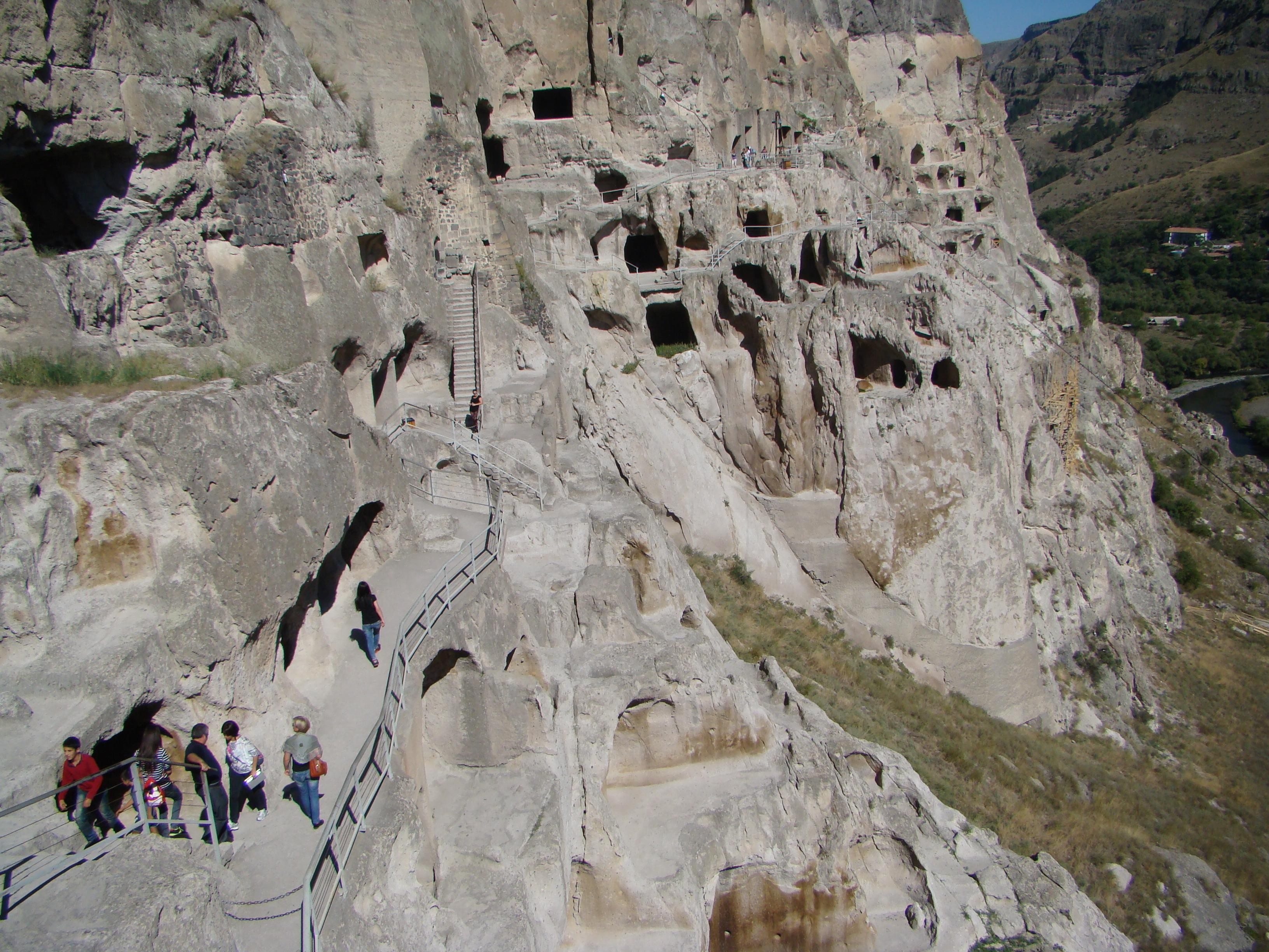 Tbilisi: Borjomi, Rabati, vardzia 2
