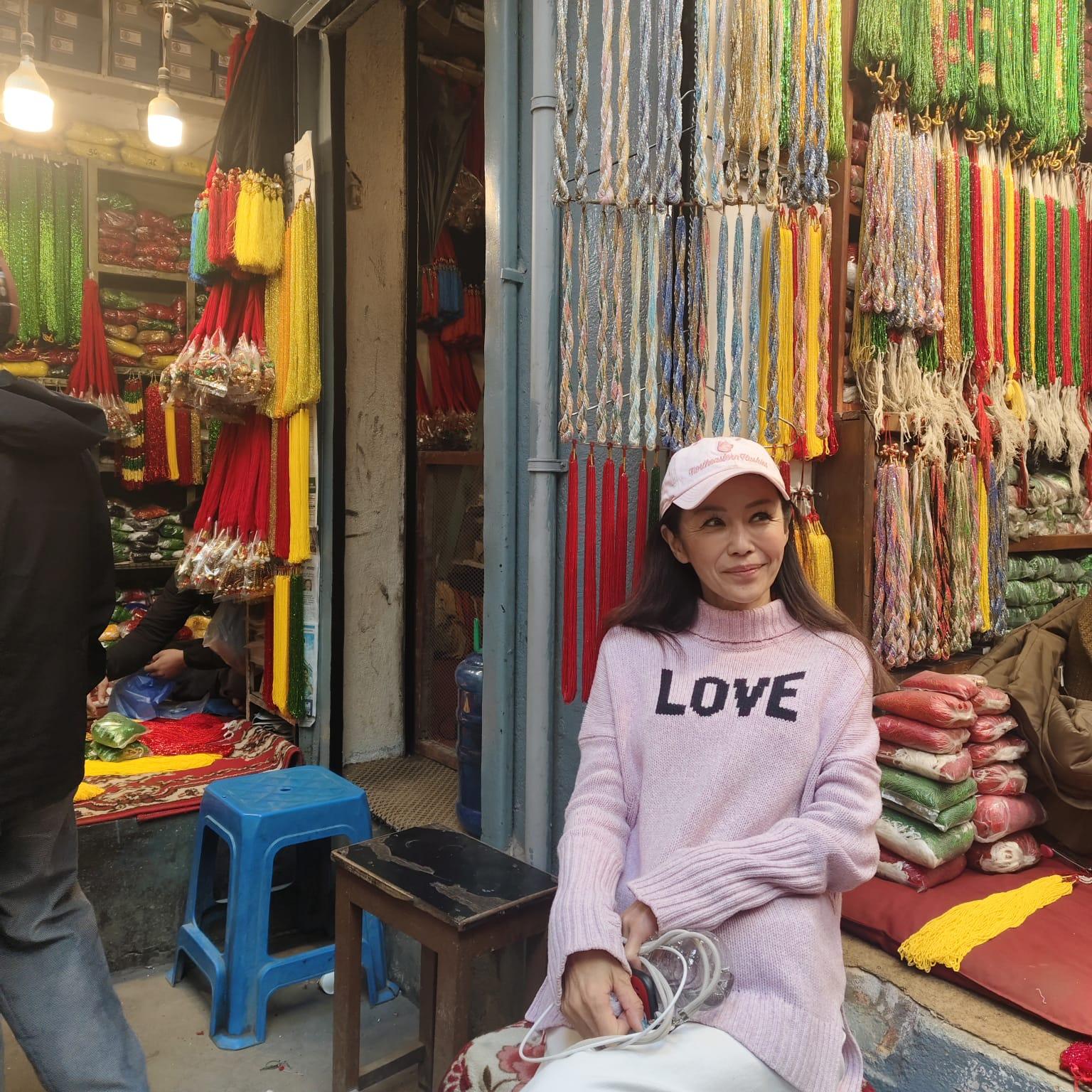Kathmandu: Street Food and Shopping Tour with Local Guide