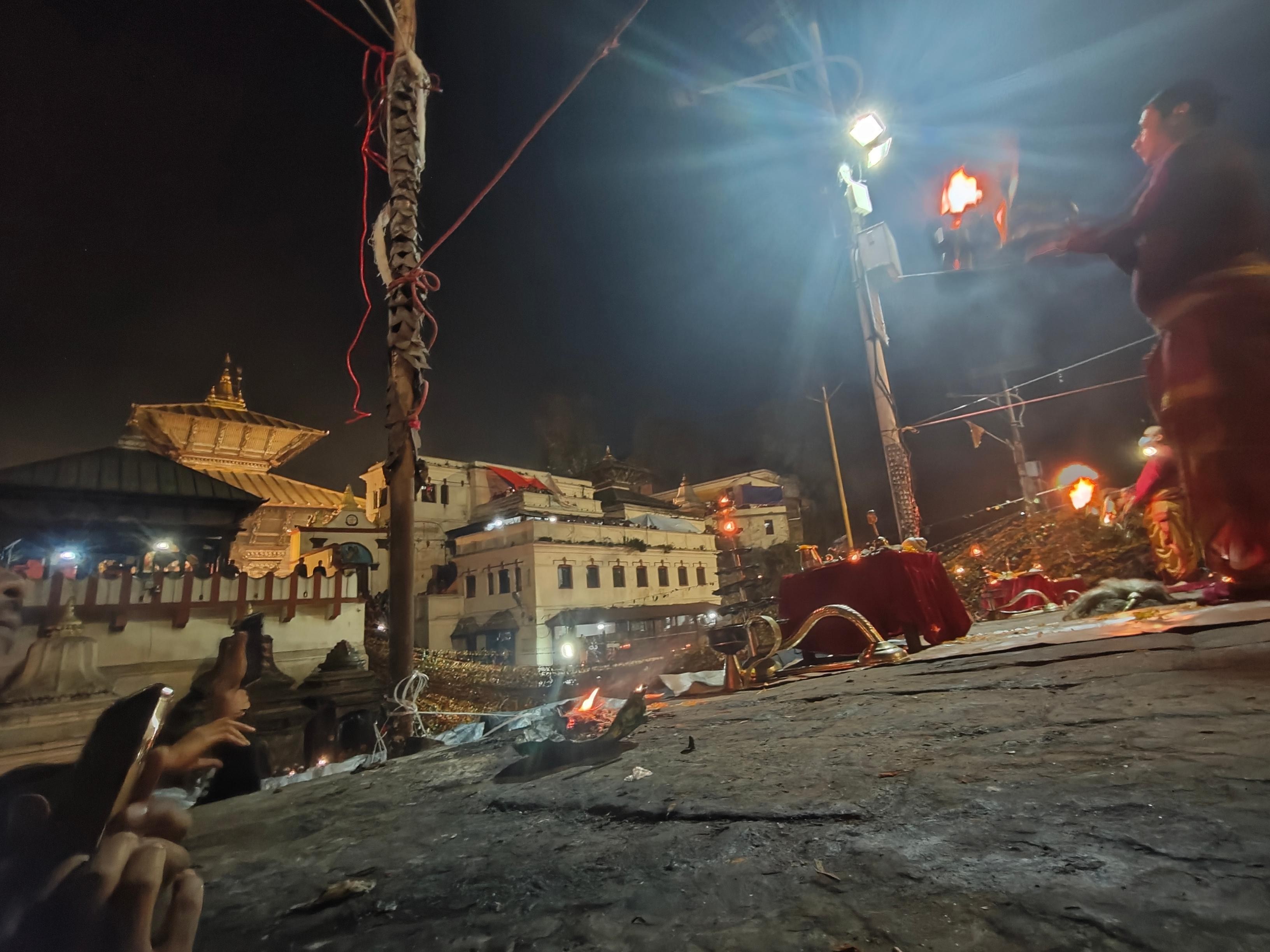 Kathmandu: Pashupatinath Temple Evening Aarati & Cremation 2