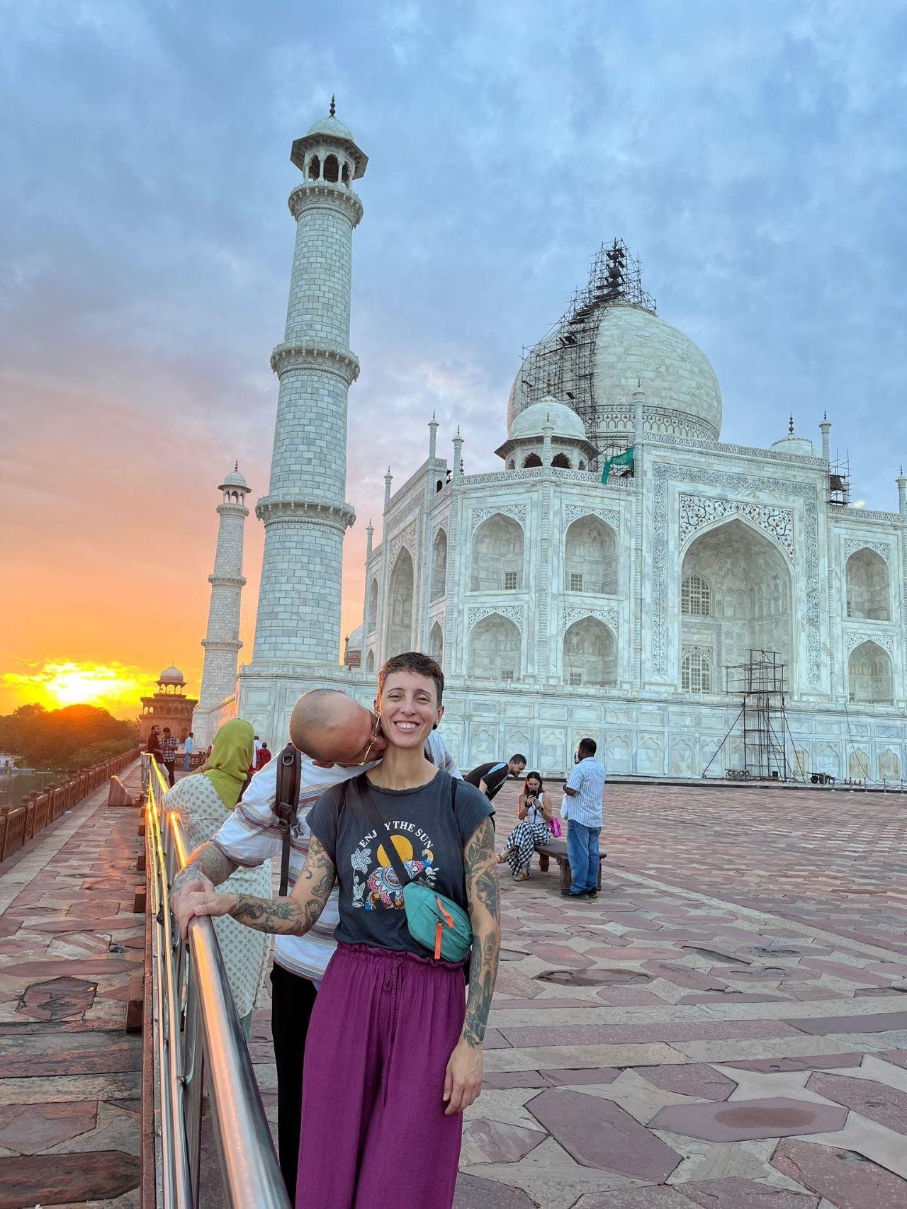 From Delhi: Private Taj Mahal Sunrise Tour with Breakfast