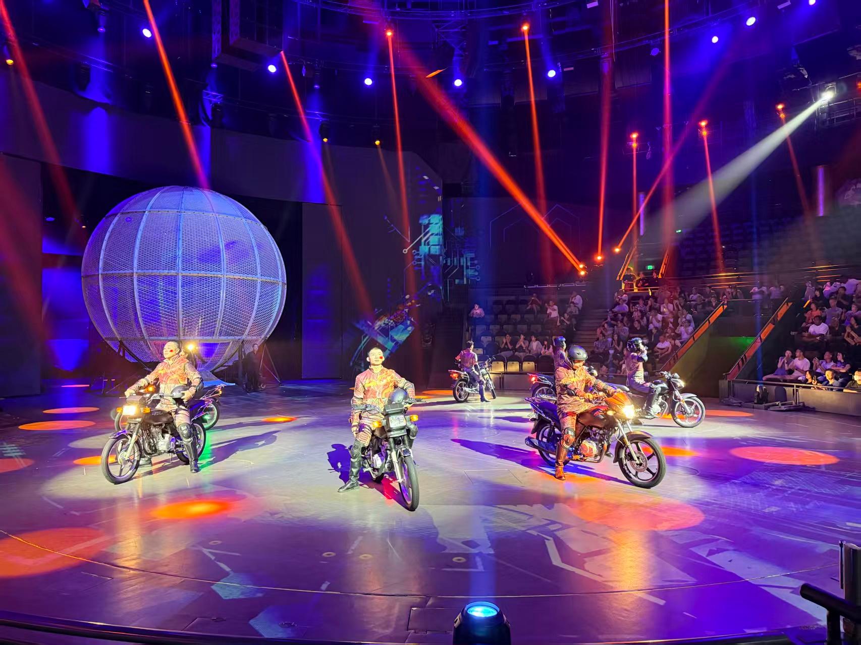 Shanghai: City Highlights Tour with Acrobatic Show