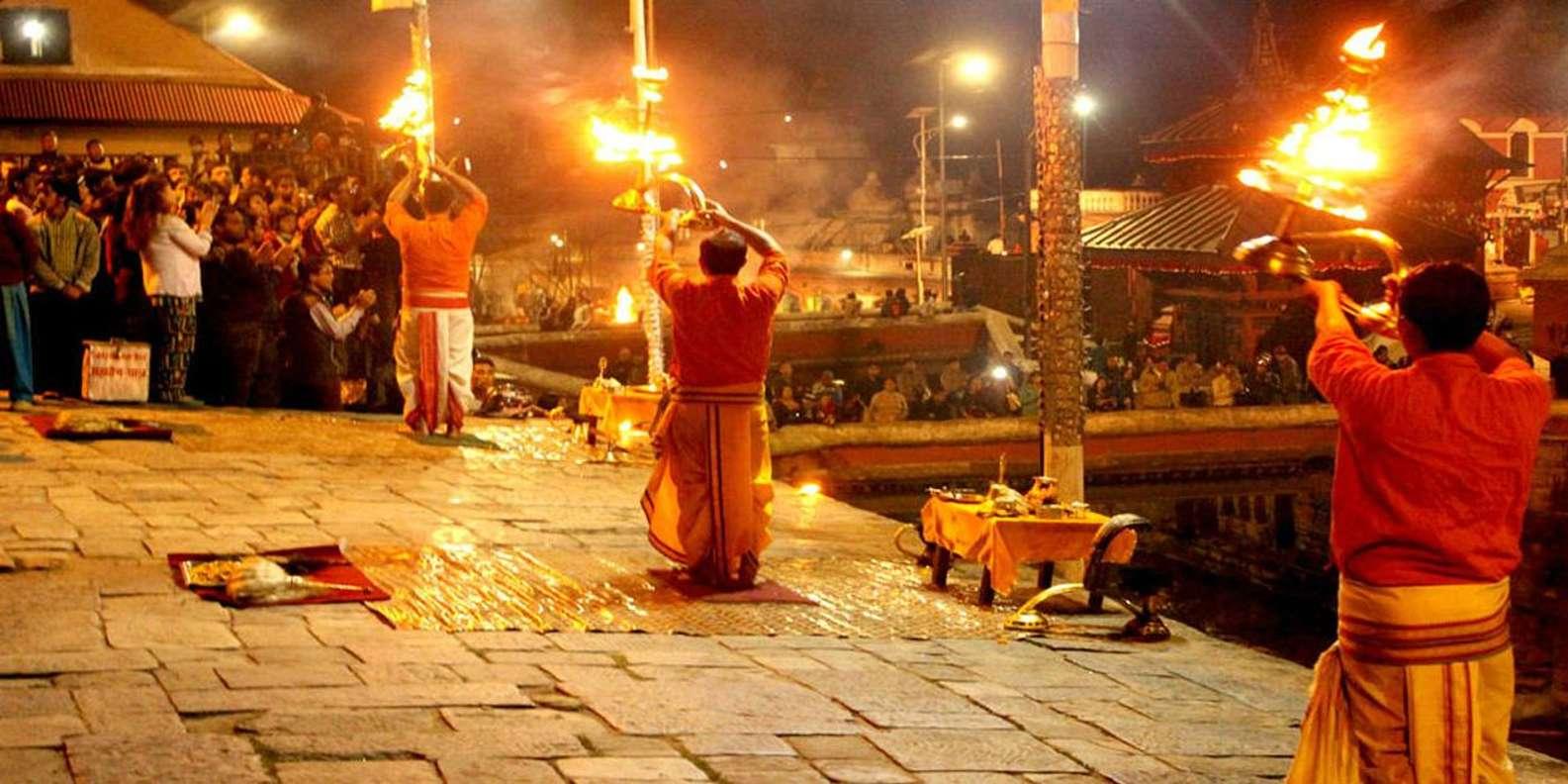 Kathmandu: Pashupatinath Aarti & Courtyard Dinner Tour