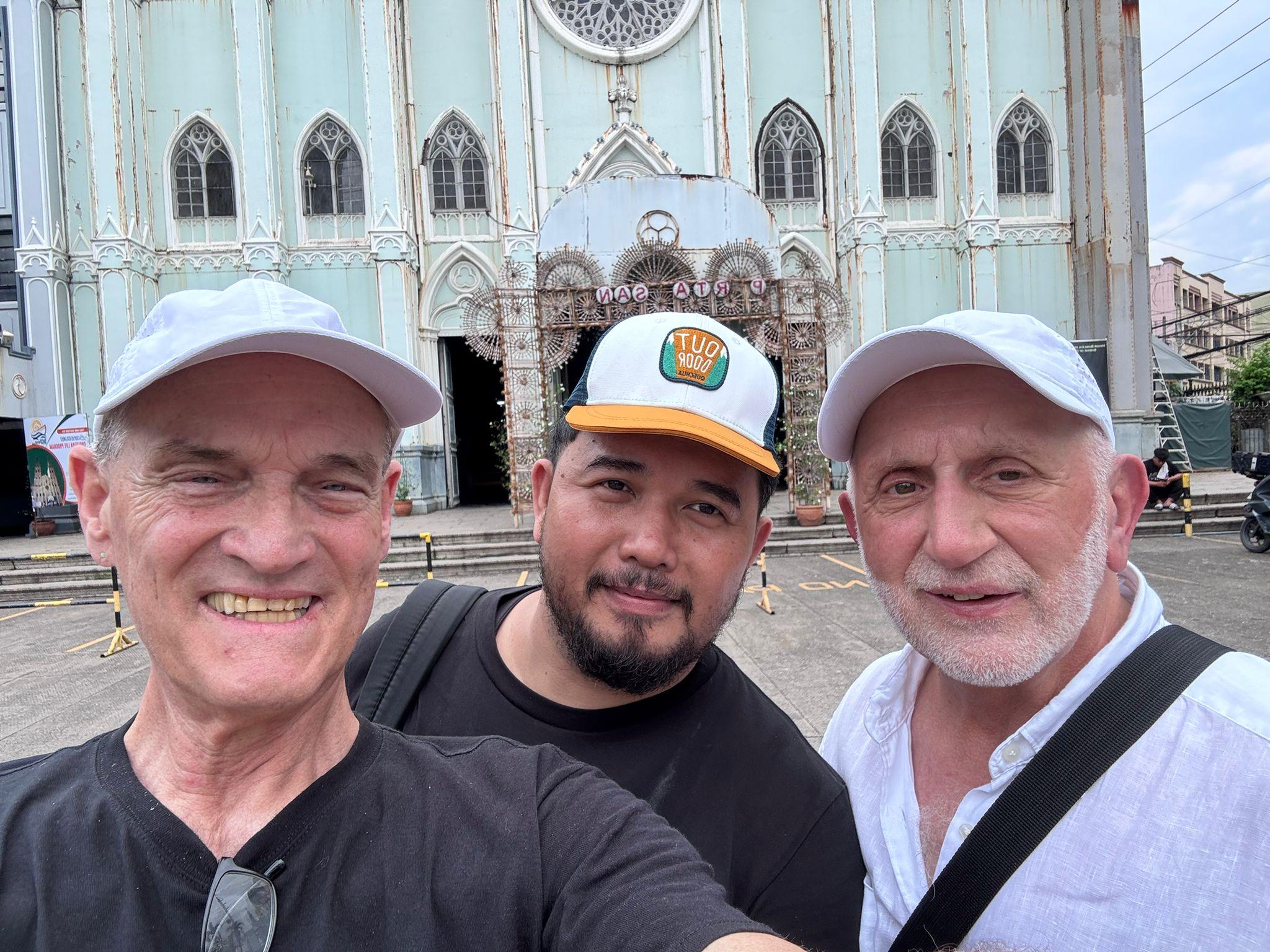Manila: City Tour with Food Tasting and Guide