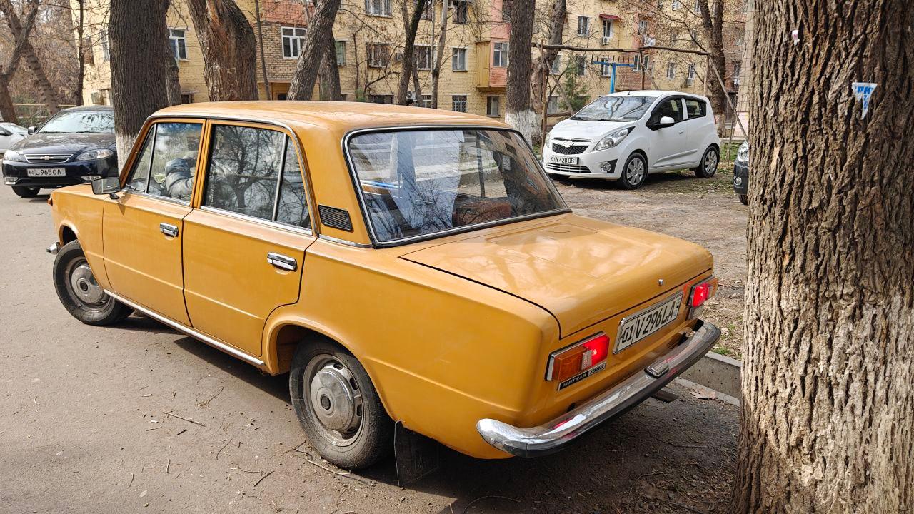 Tashkent: Soviet Charm Retro Tour on a Historic VAZ-2101 Car
