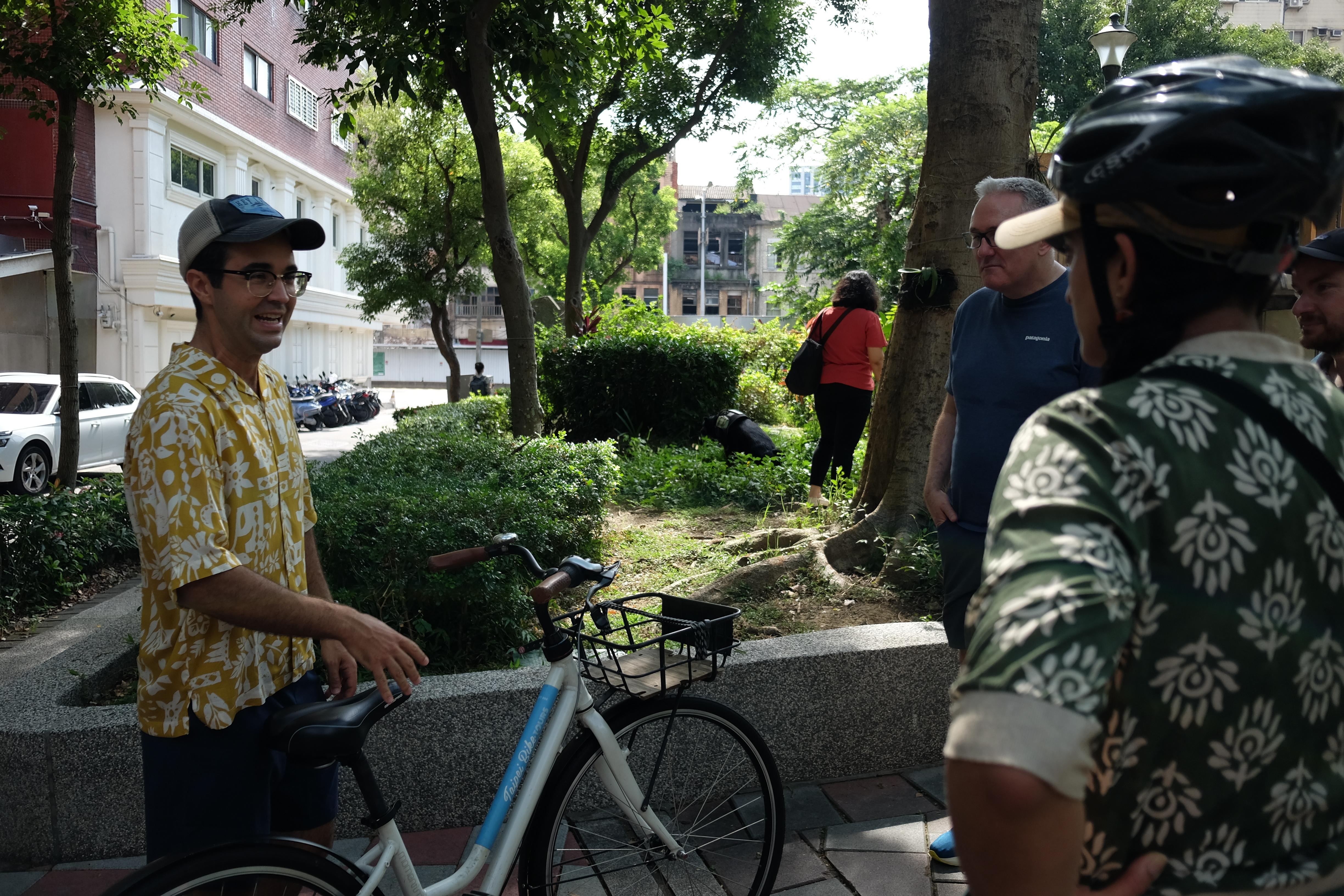 Taipei: 4-Hour Morning City Cycling Tour with Breakfast 2