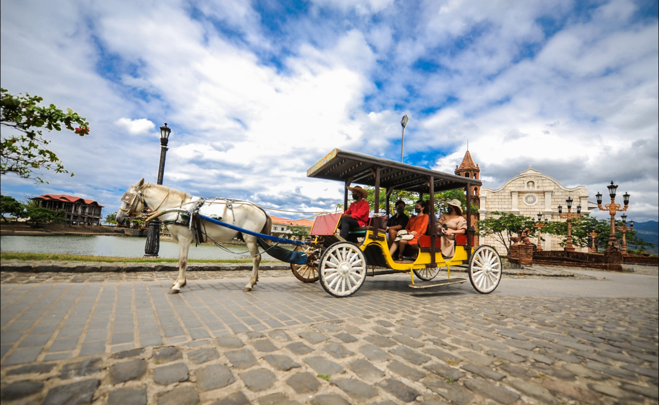 Manila: Bataan Heritage and History Tour with Lunch