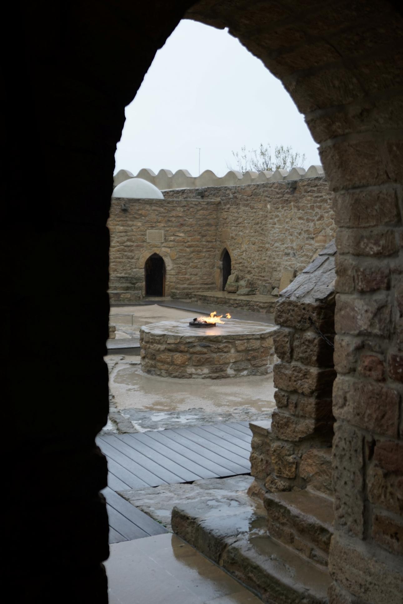 Baku: Private Half-Day Ateshgah Fire Temple & Yanardag Tour 2