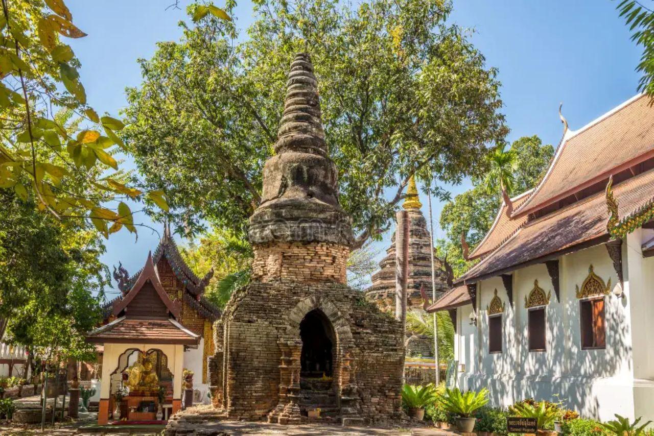 Pakse: Wat Phu, Nasinda Ruins, and Dao Huan Market Tour 3