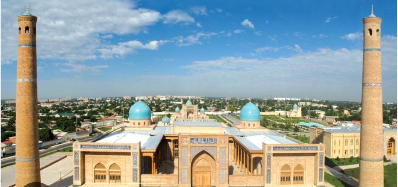 Tashkent: Old City & Modern City Walking Tour with Metro Art