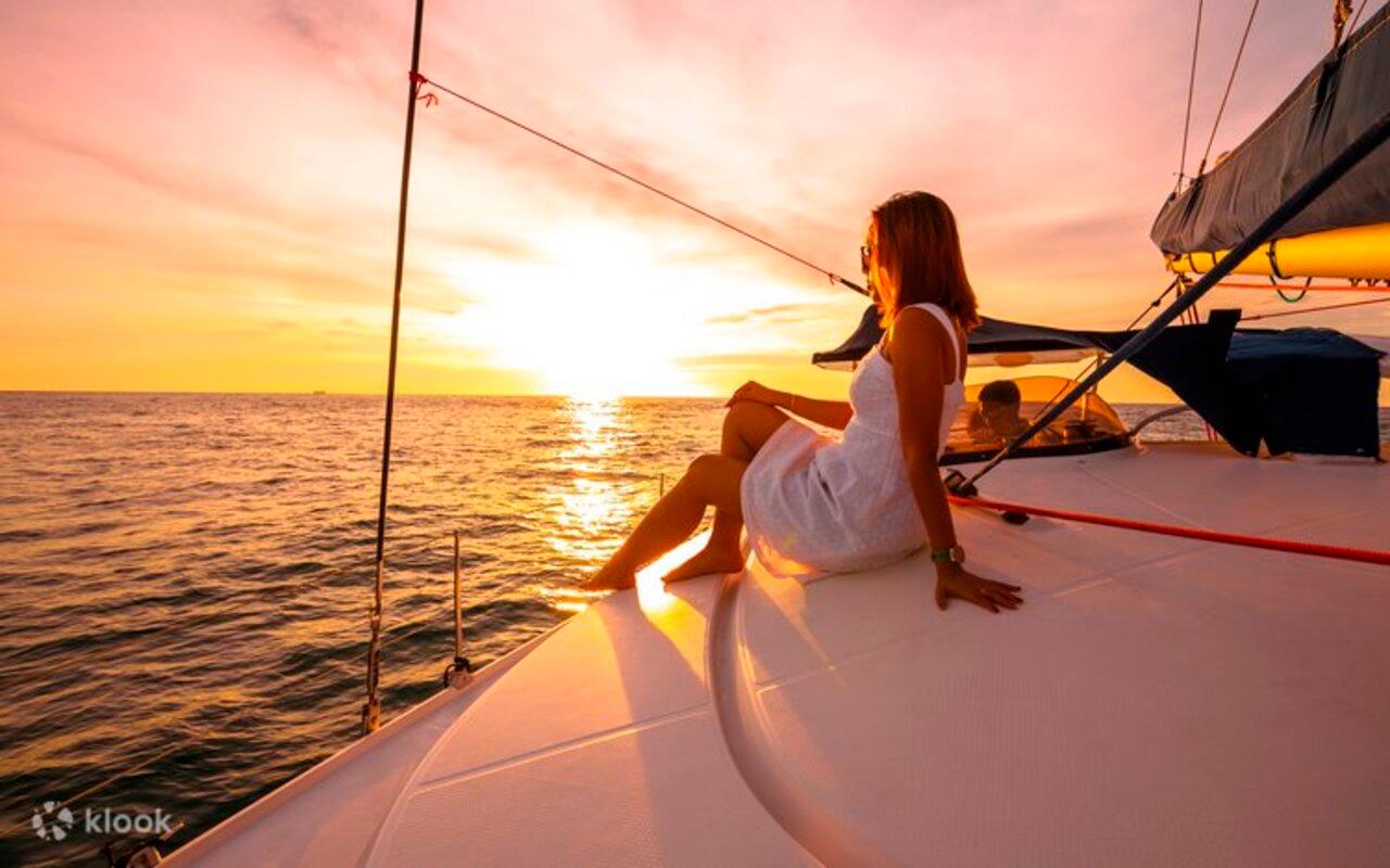 Aqaba: Private Sunset Cruise Boat Tour with Snacks