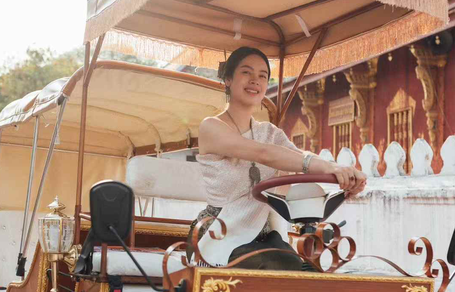 Luang Prabang: 30-Minute Vintage Electric Car Ride 2