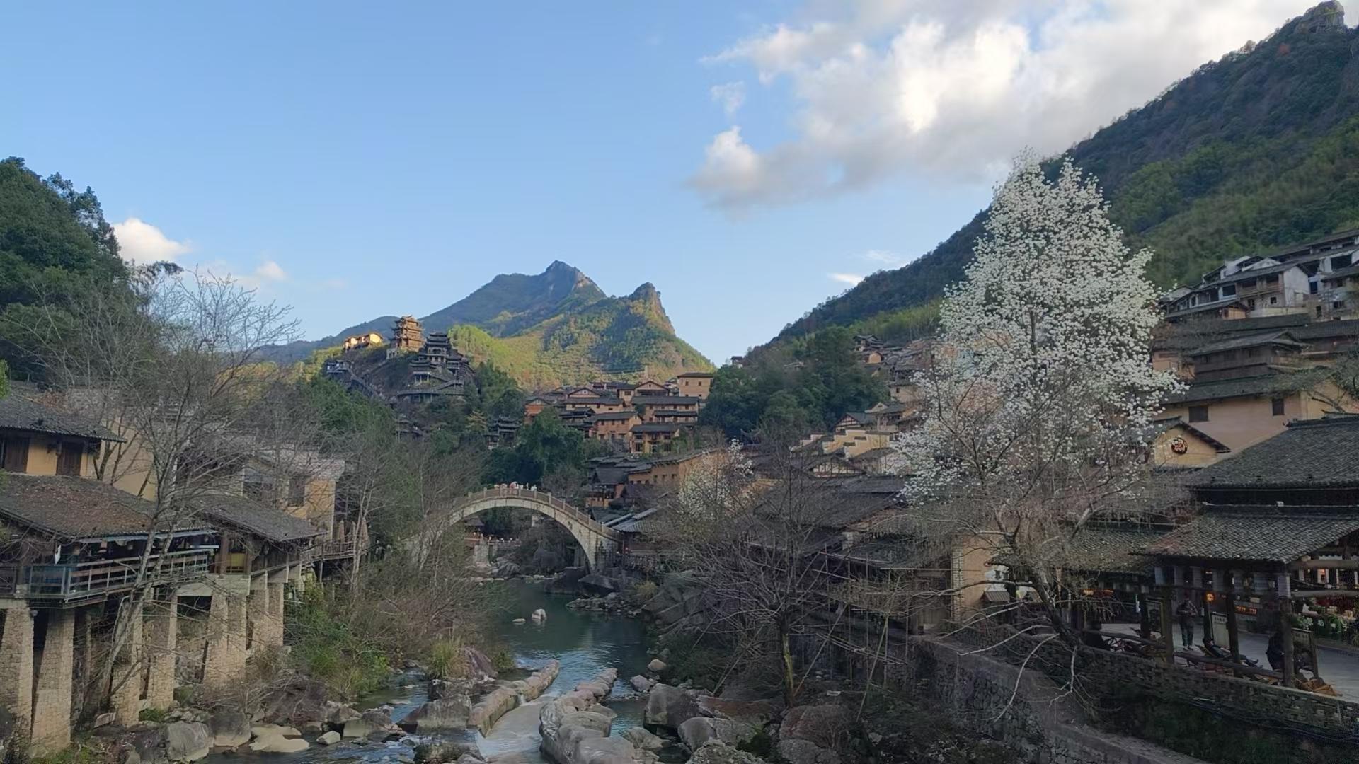 Shanghai-Shangrao Wangxian valley day tour with train