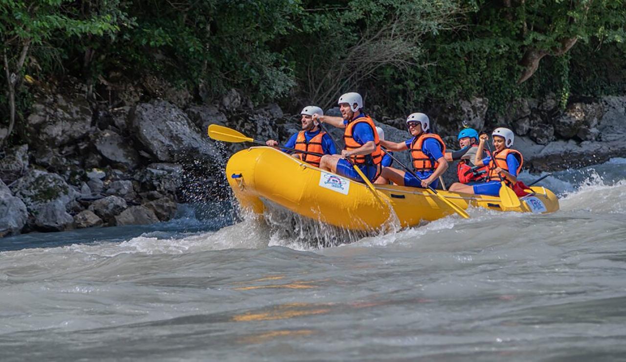 Kutaisi: Rioni River Rafting Tour with Instructor 2